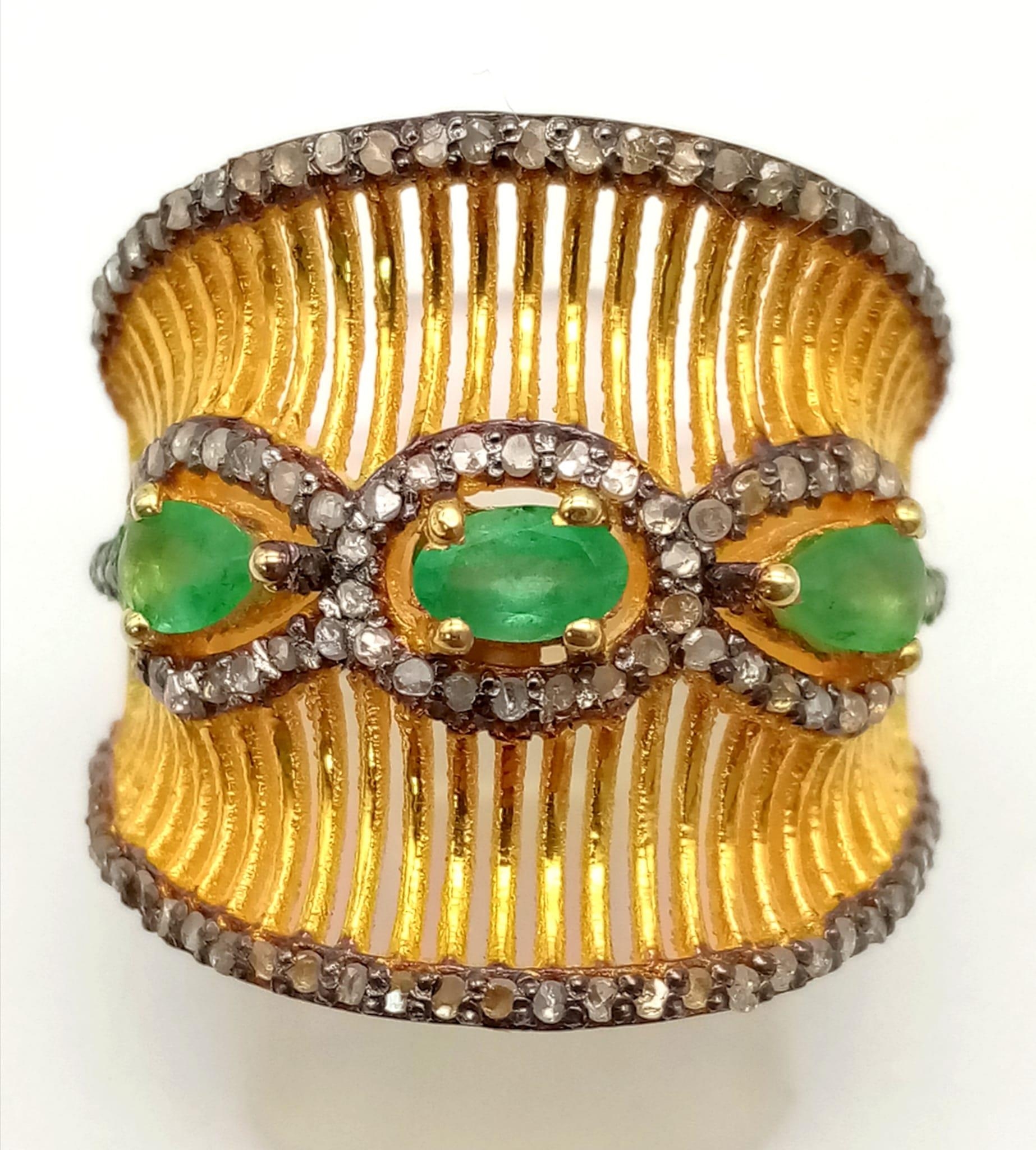 A very unusual, gold and silver ring with 3 Colombian emeralds and over 150 diamonds (tested) on - Bild 2 aus 5