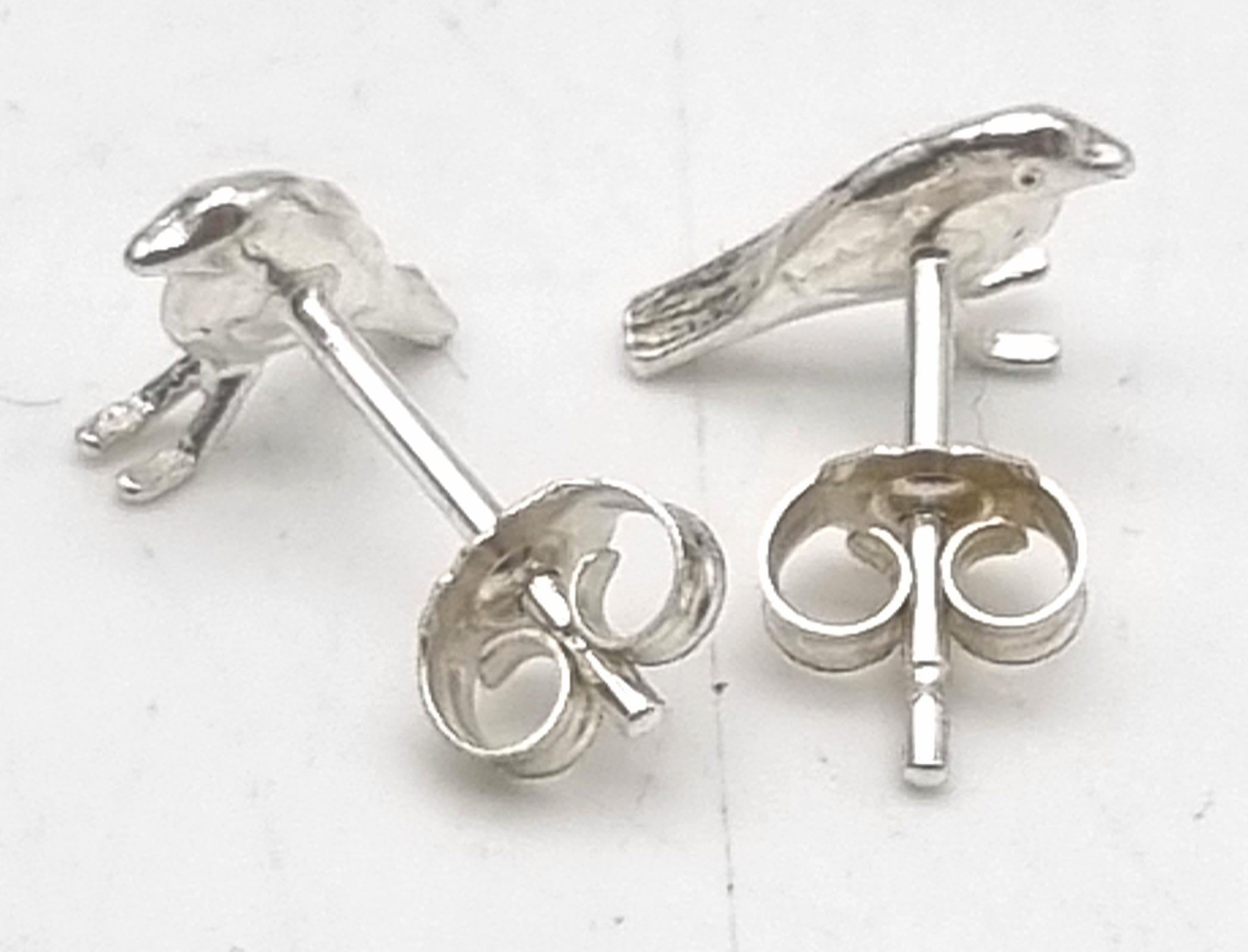 Alex Monroe sterling silver little robin stud earrings. 1g in weight. - Bild 2 aus 3