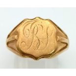 An Antique 18K Yellow Gold Signet Ring. Size S. 8.38g.