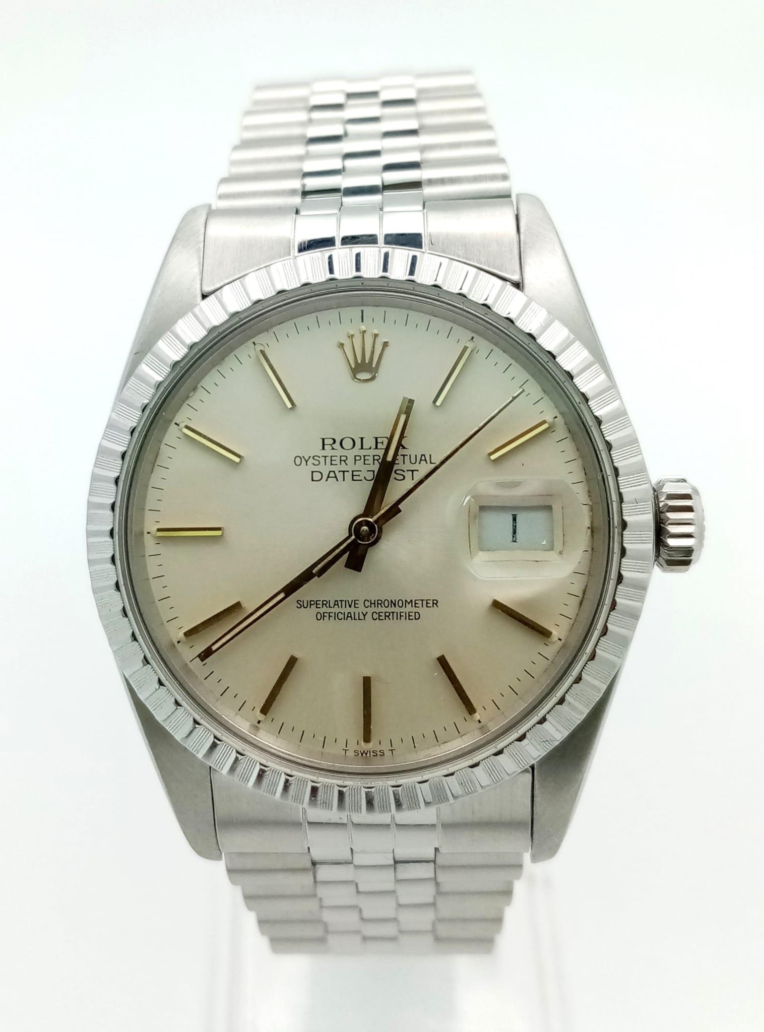 A Rolex Oyster Perpetual Datejust Gents Watch. Stainless steel strap and case - 36mm. Cream dial.