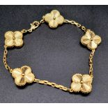 A Van Cleef and Arpels Alhambra bracelet with 5 motifs - 18k yellow gold. Length 19cm. Total