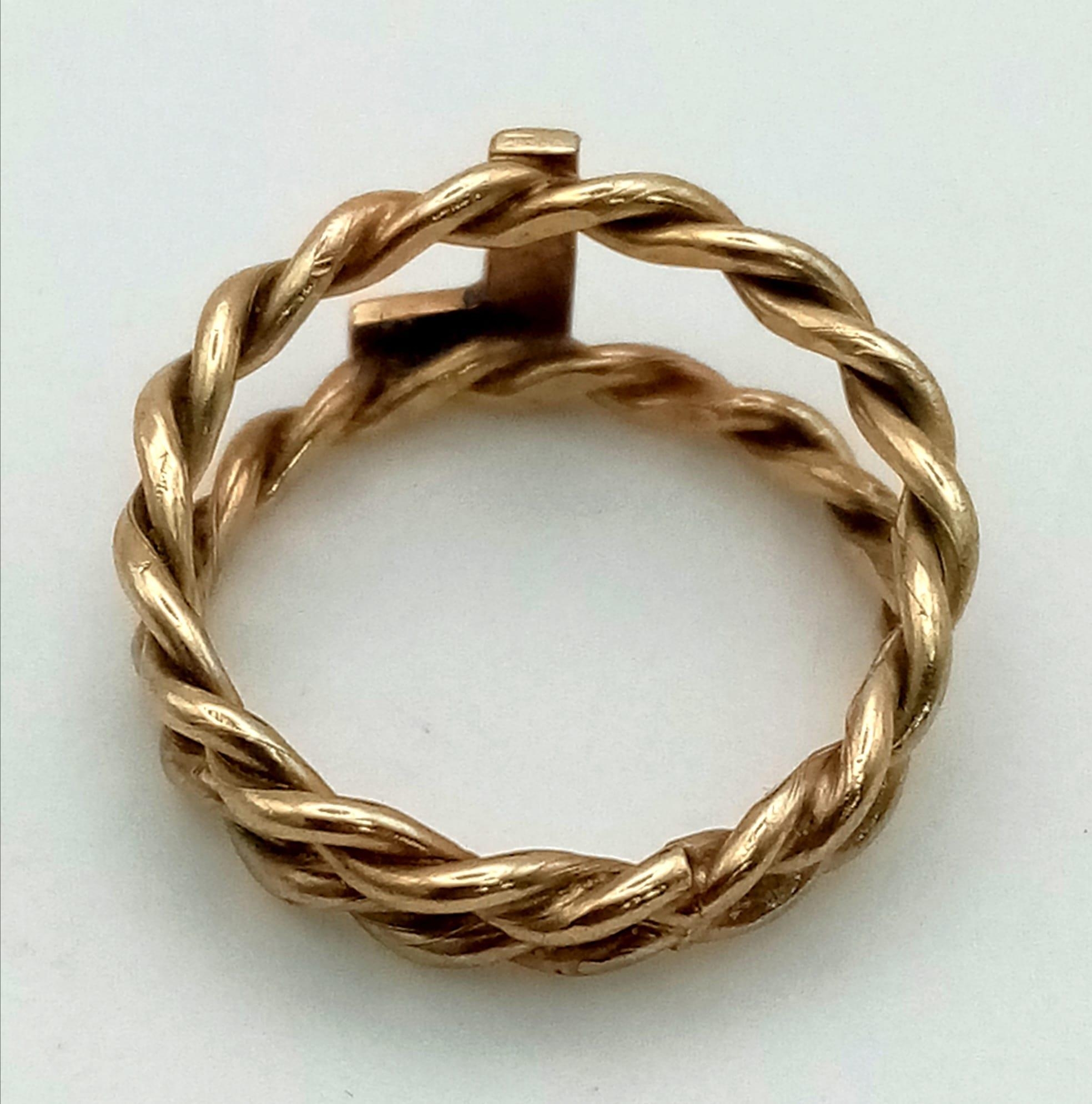 9K YELLOW GOLD INITIAL L RING, WEIGHT 2.1G SIZE F - Image 3 of 3