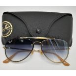 A PAIR OF RAY-BAN AVIATOR SUNGLASSES IN RAY-BAN CASE.