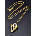 18K 2 TONE GOLD WITH DIAMOND SET ARROW HEAD PENDANT ON 18K YELLOW GOLD CHAIN, TOTAL WEIGHT 6.9G, 0.