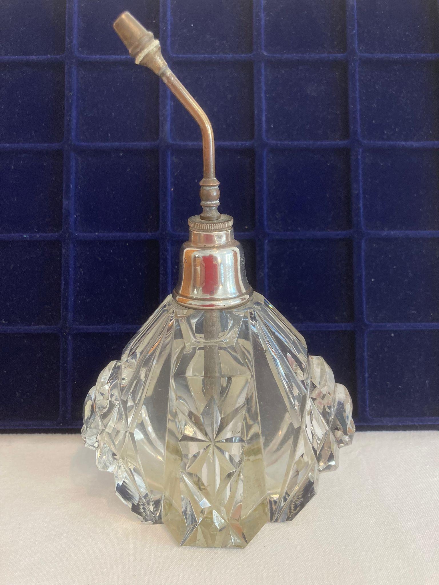 Large attractive vintage cut glass SILVER TOPPED spray bottle. Exceptional condition. Spray - Image 2 of 2