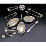 128.4gms OF MIXED SILVER ITEMS TO INCLUDE 3 SMALL BON BON DISHES, 4 CONDIMENT SPOONS, 3 PAIRS OF