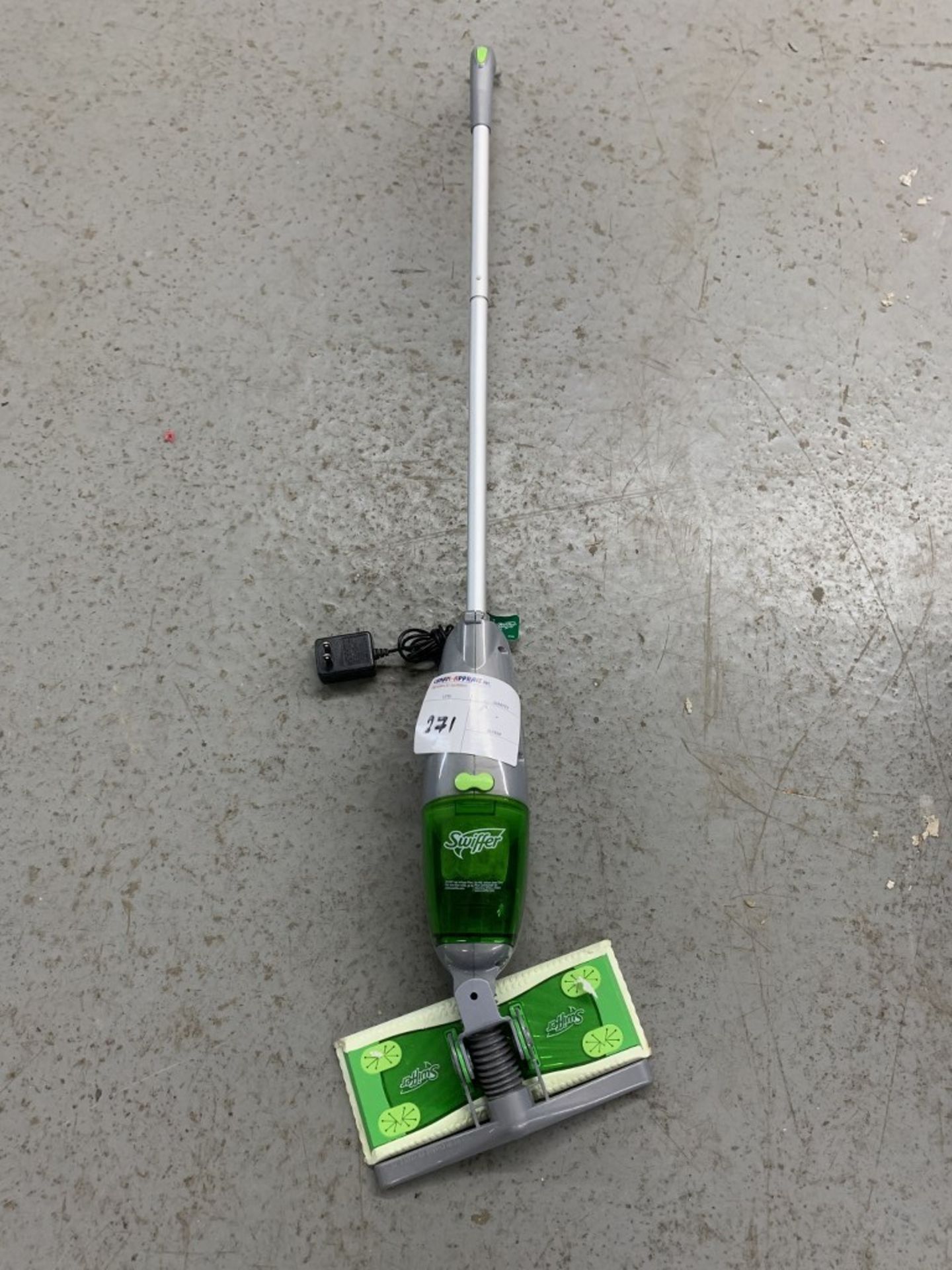 SWIFFER - BATTERY POWERED MOP W/CHARGER