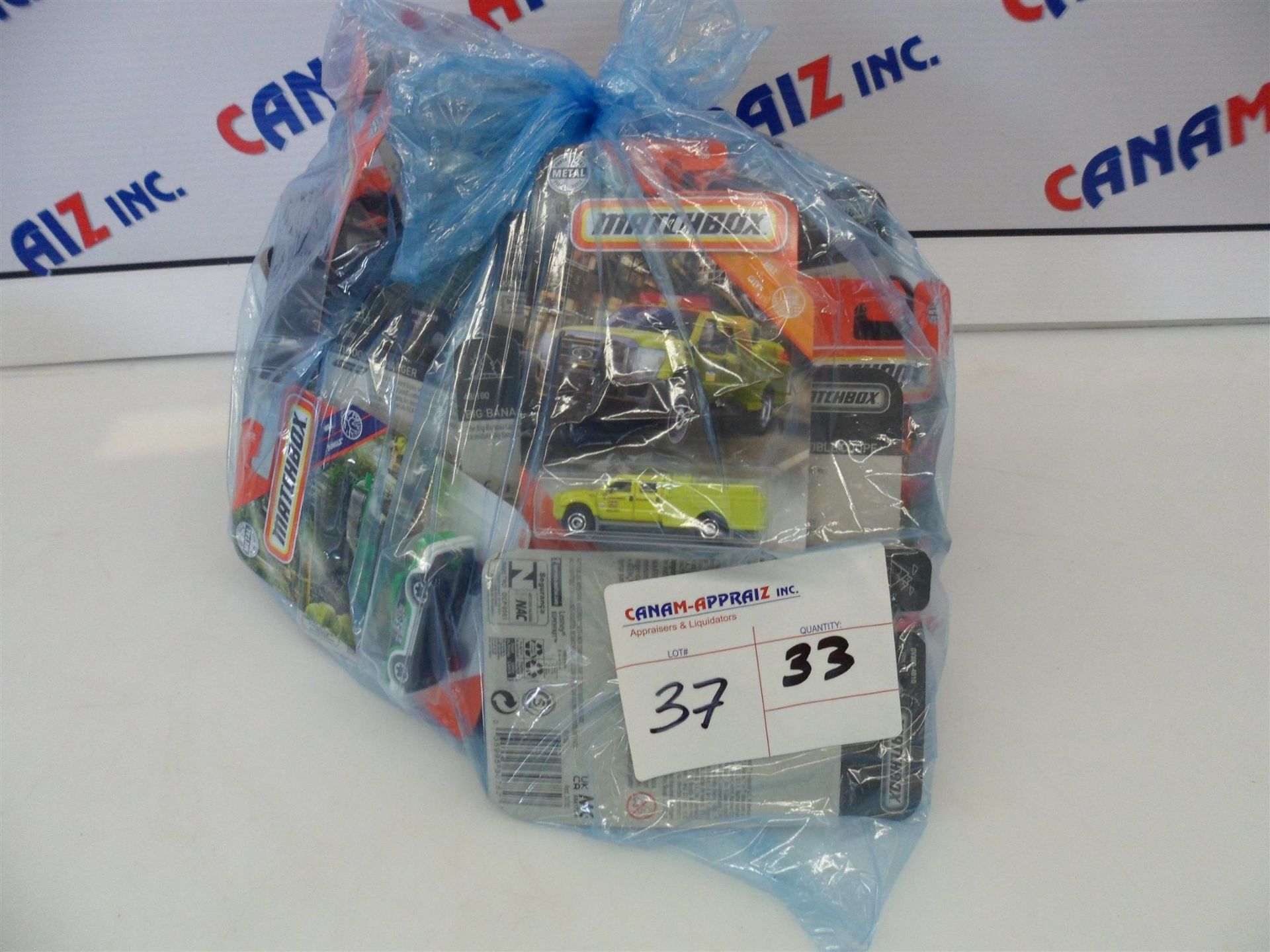 Matchbox - (Real Cars) 1:64 Scale Die Cast Cars - 33PCS