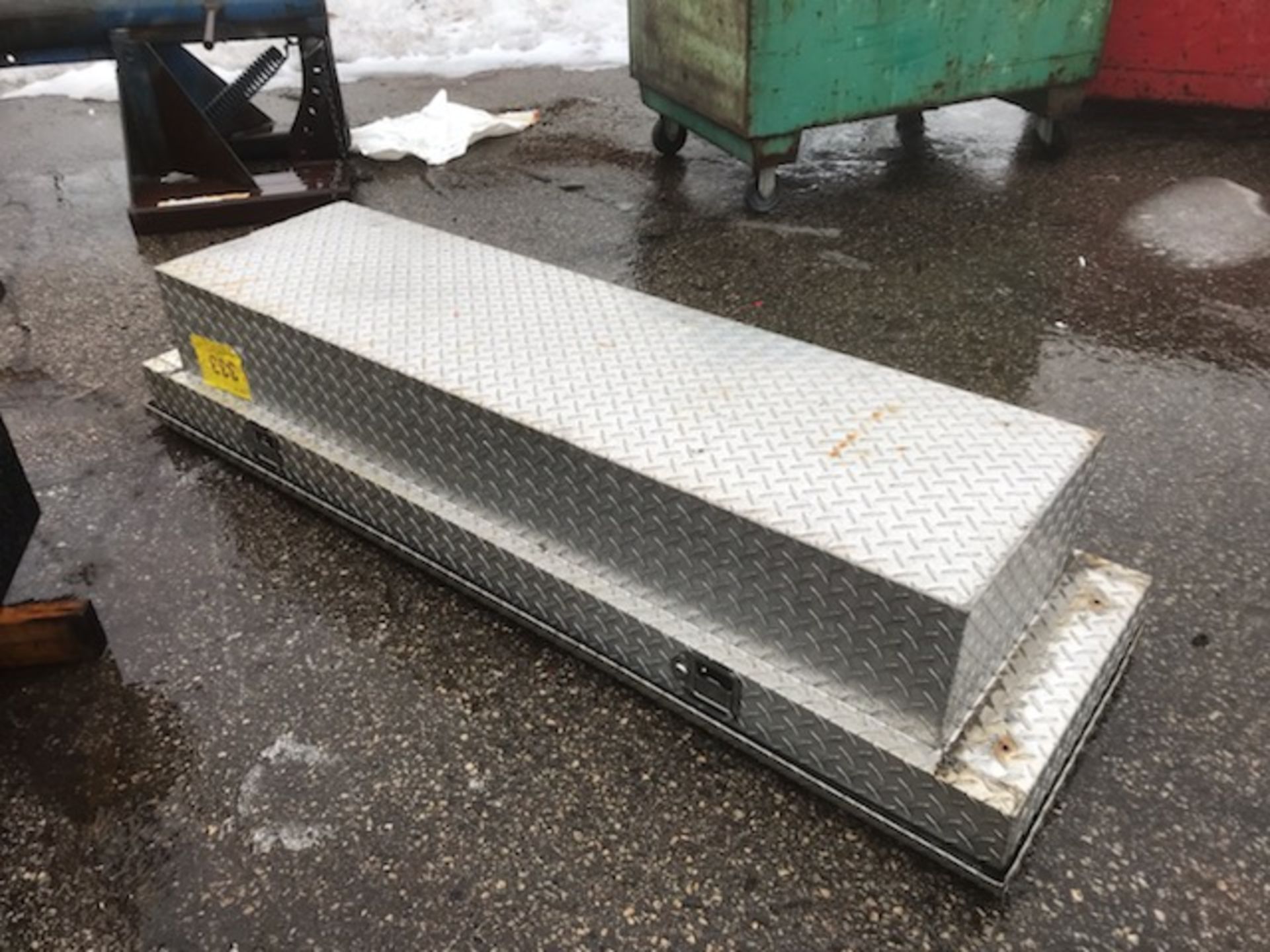 CHECKER PLATE PICKUP TRUCK JOB BOX