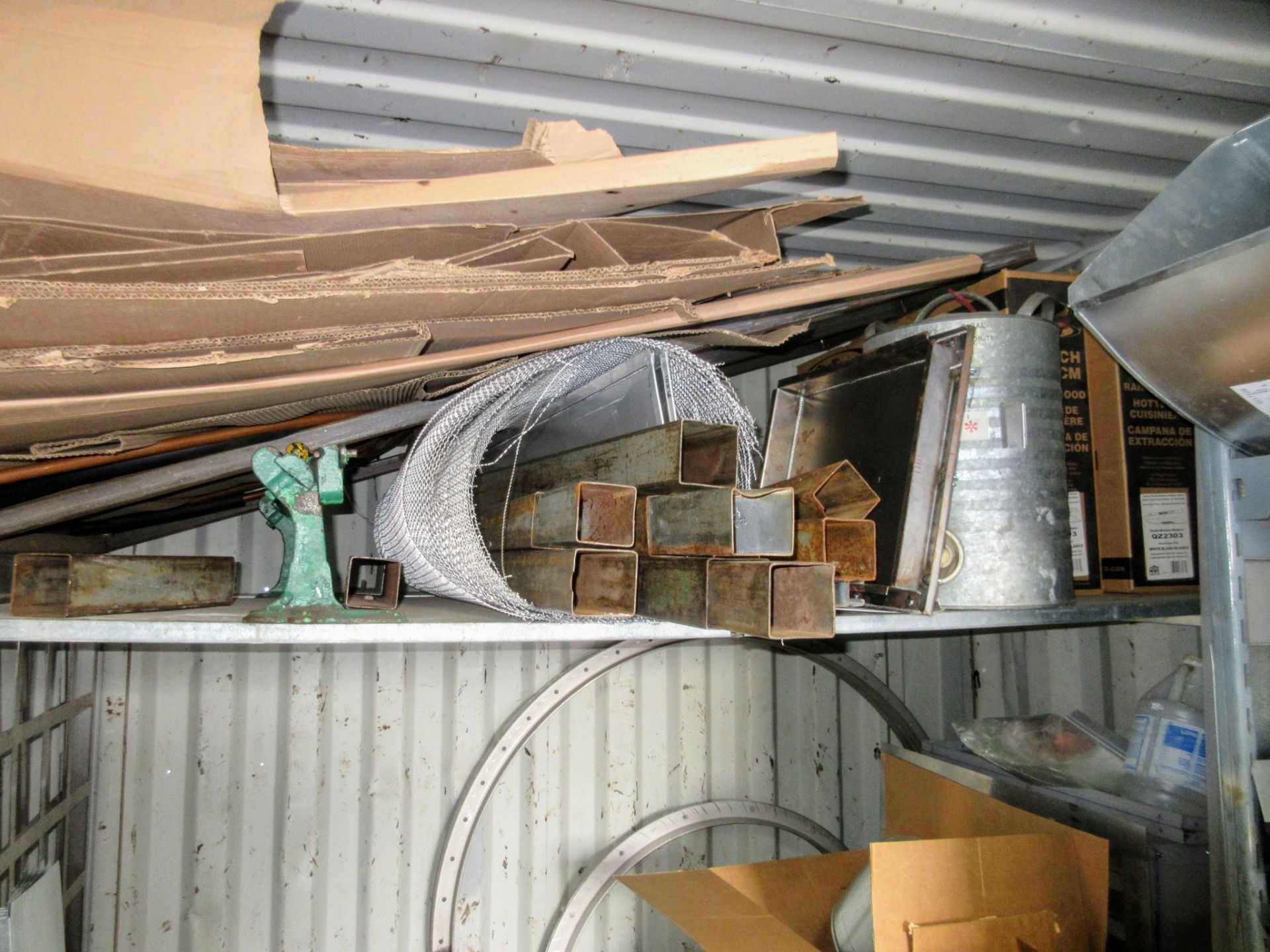 CONTENTS OF 20' SEACAN INCLUDING HVAC / DUCTWORK COMPONENTS, SUPPLIES, (4) U-LINE POSTS, ETC. - Image 4 of 11