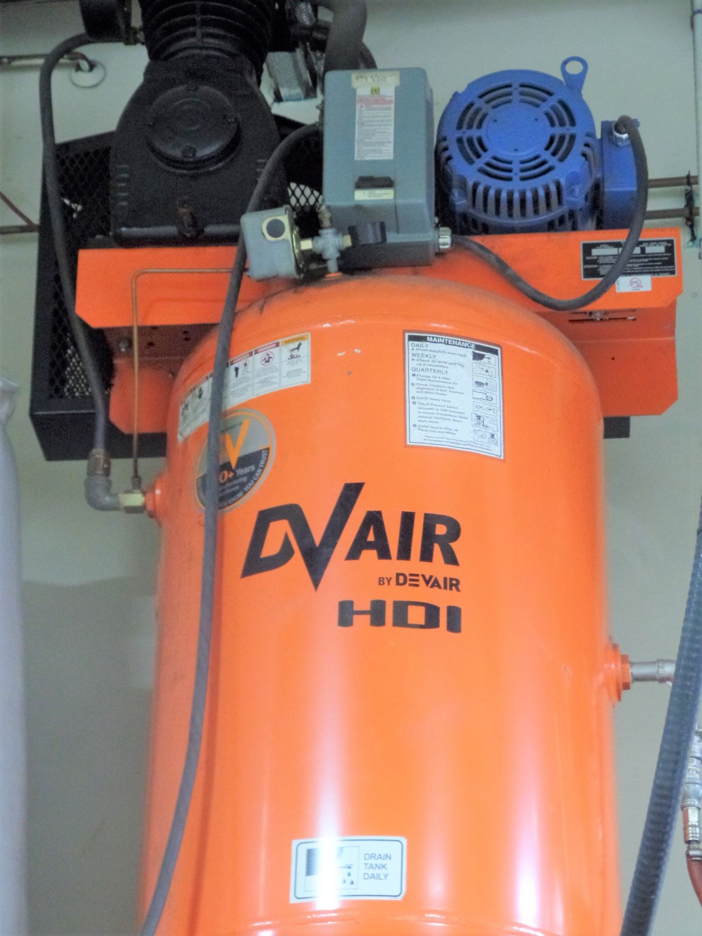 DVAIR HDI 5HP AIR COMPRESSOR, 80GAL (RIGGING FEE $350)