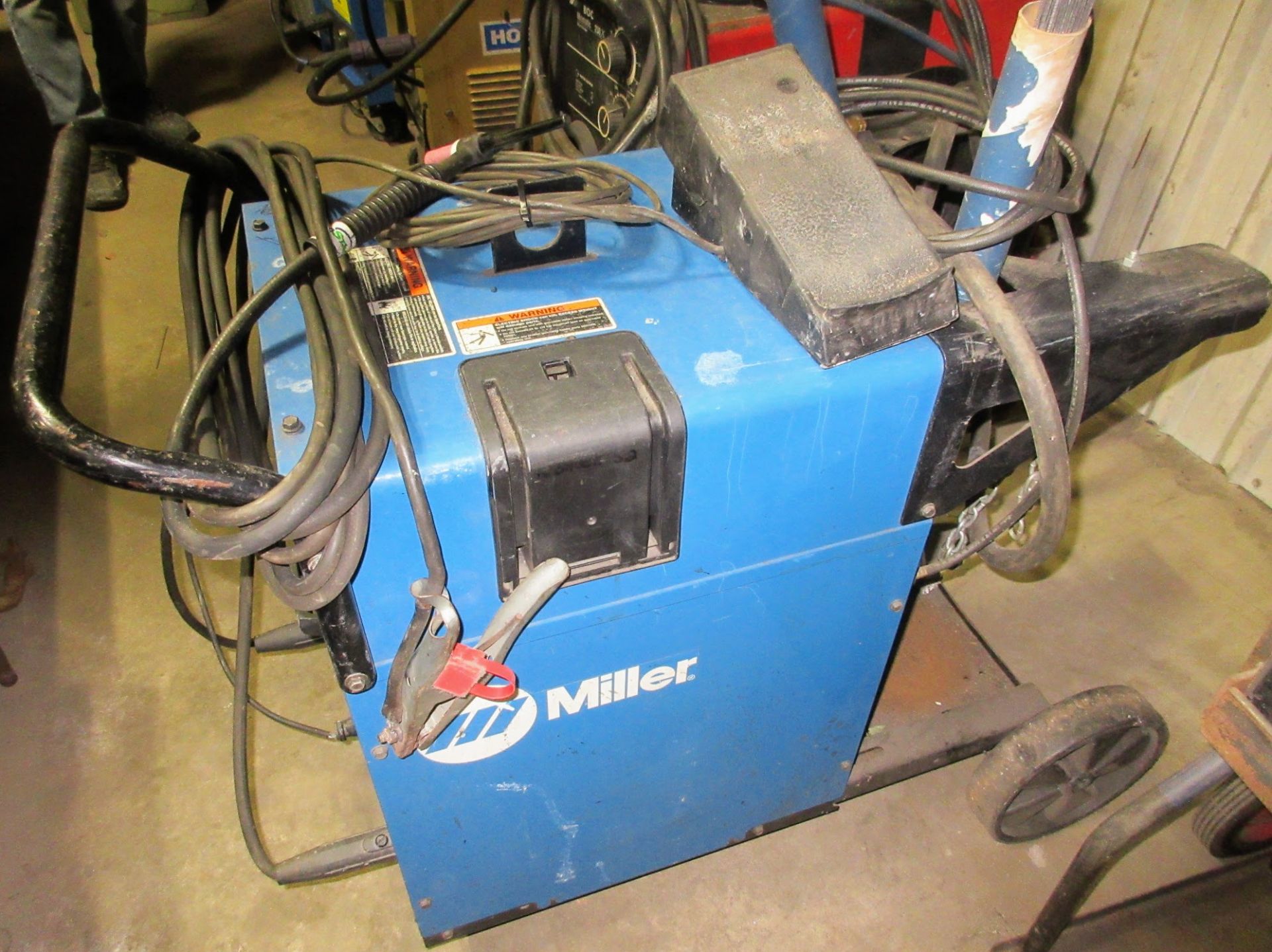 MILLER SYNCROWAVE 180 SD TIG WELDER W/ CABLES, CART, FOOT CONTROL, S/N LE253102 - Image 4 of 5