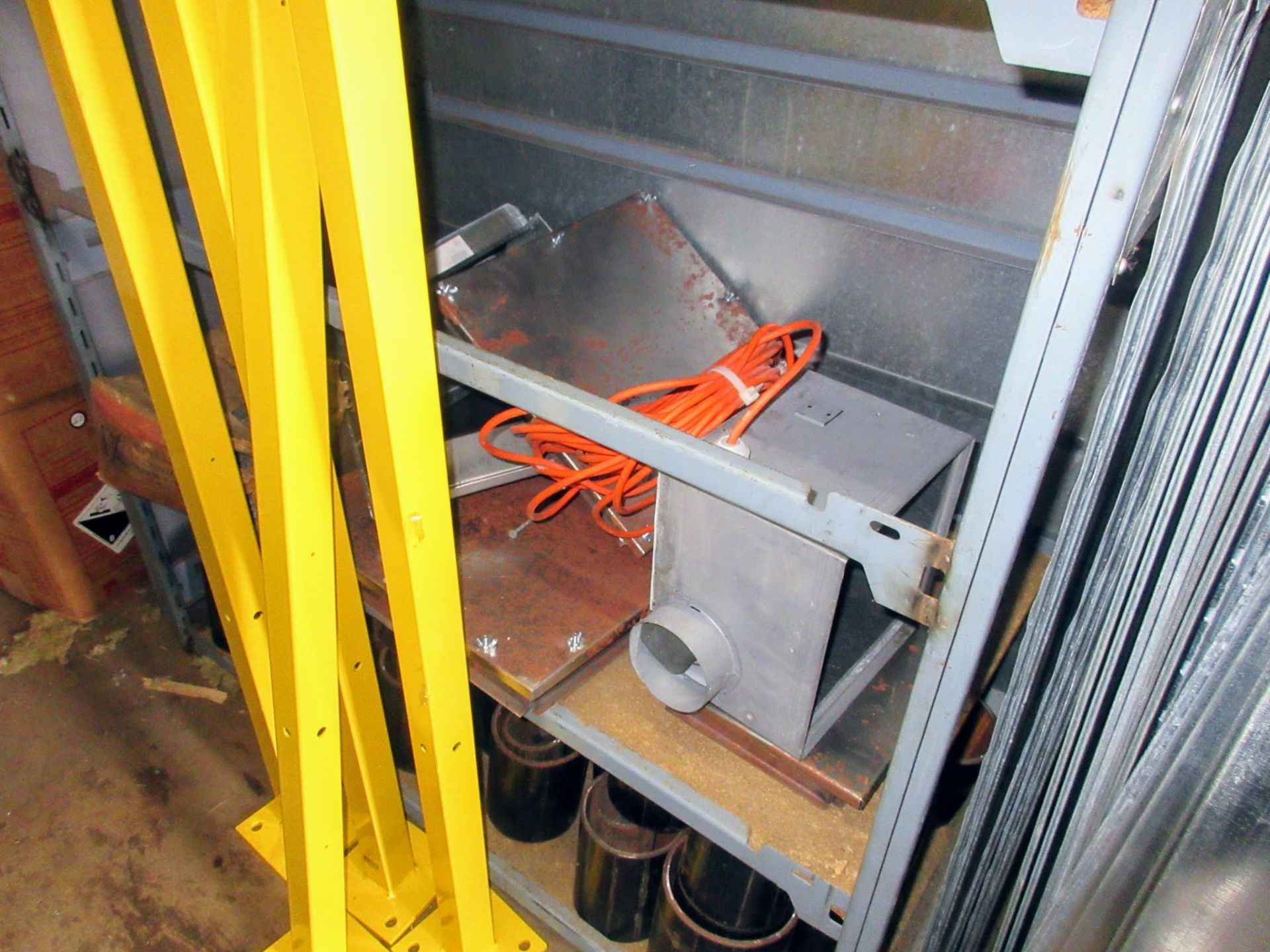 CONTENTS OF 20' SEACAN INCLUDING HVAC / DUCTWORK COMPONENTS, SUPPLIES, (4) U-LINE POSTS, ETC. - Image 7 of 11