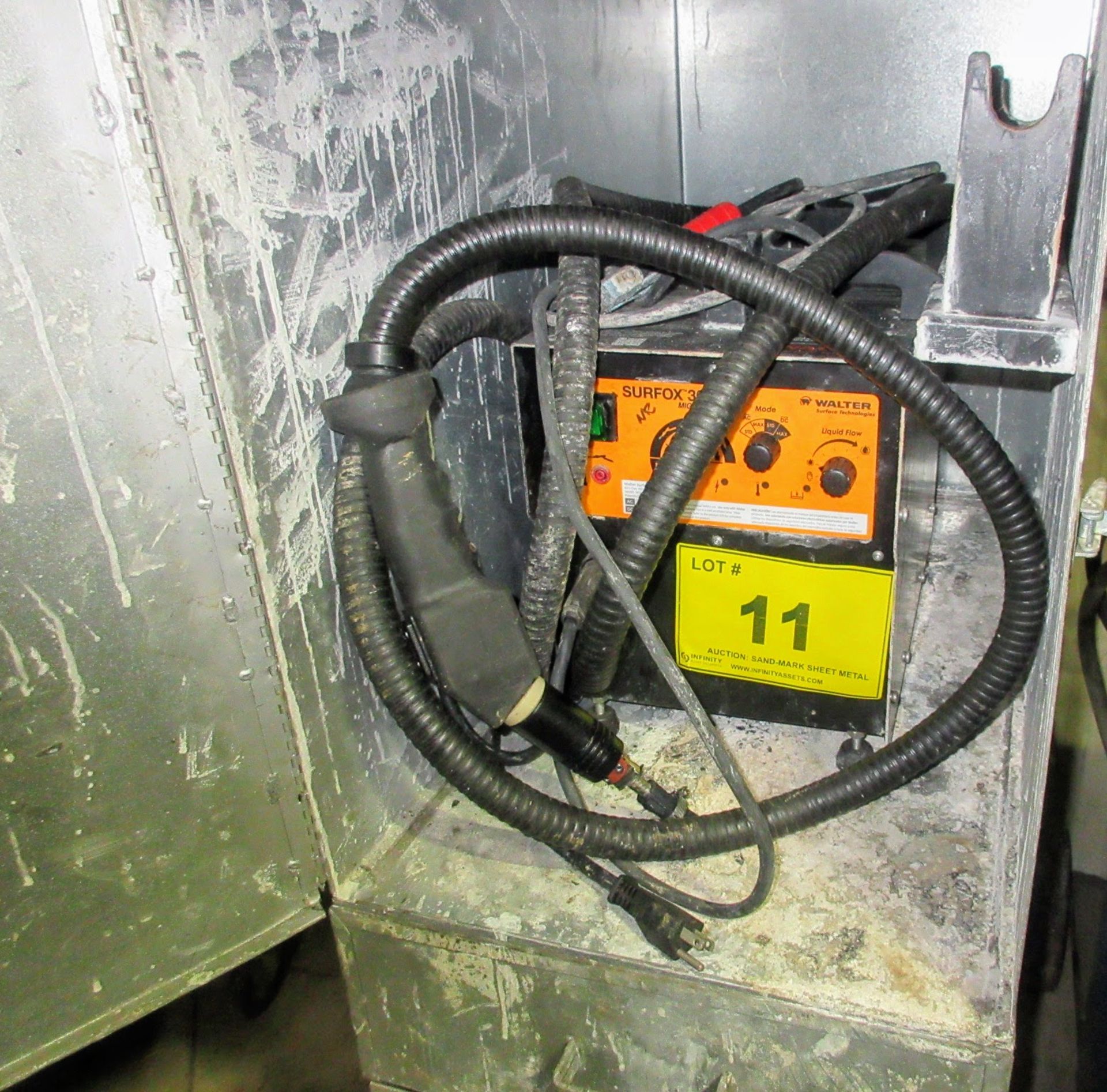 WALTER SURFOX 304 MIG AND TIG WELDER W/ CABLES AND CART - Image 2 of 6