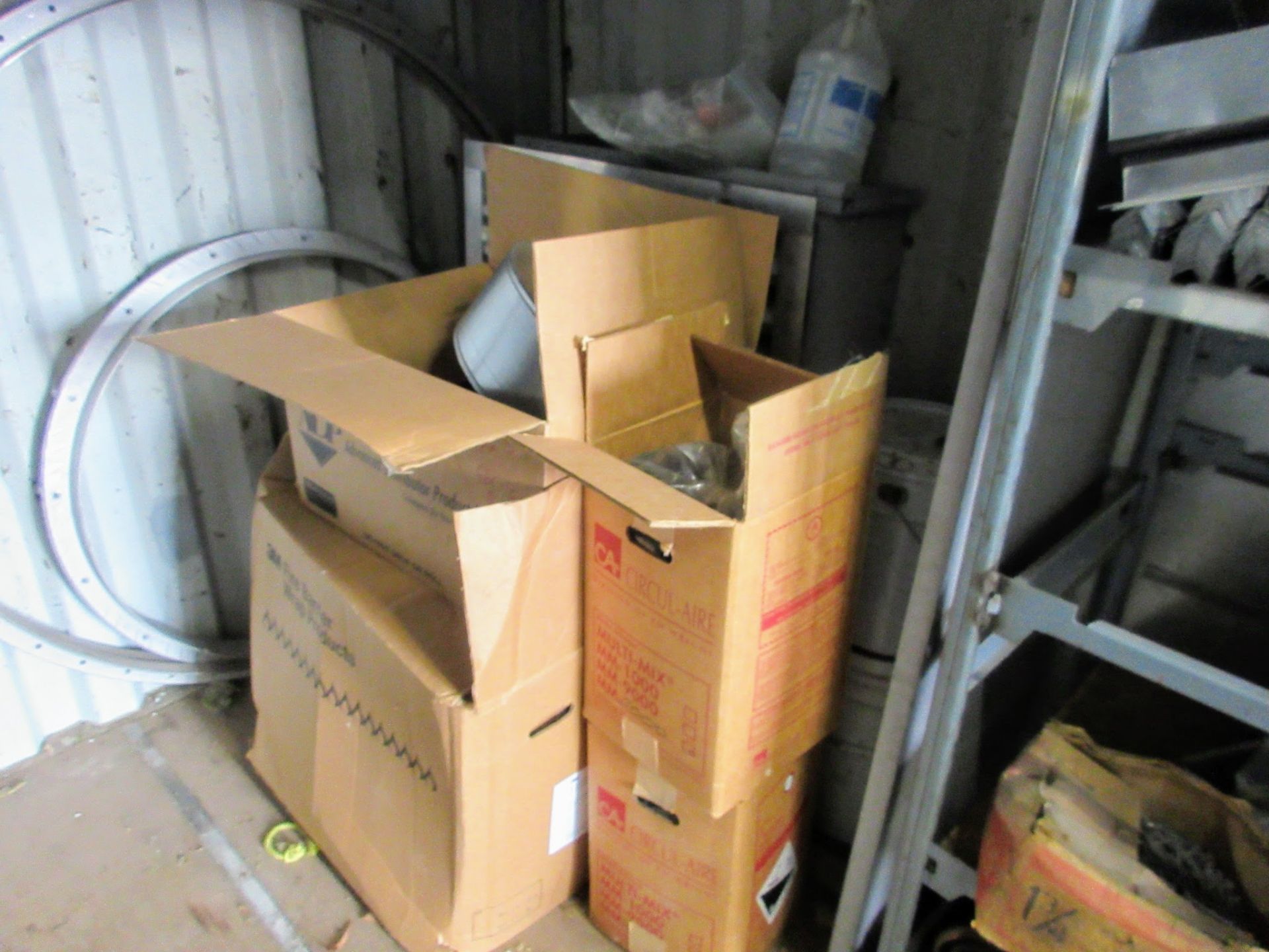 CONTENTS OF 20' SEACAN INCLUDING HVAC / DUCTWORK COMPONENTS, SUPPLIES, (4) U-LINE POSTS, ETC. - Image 5 of 11