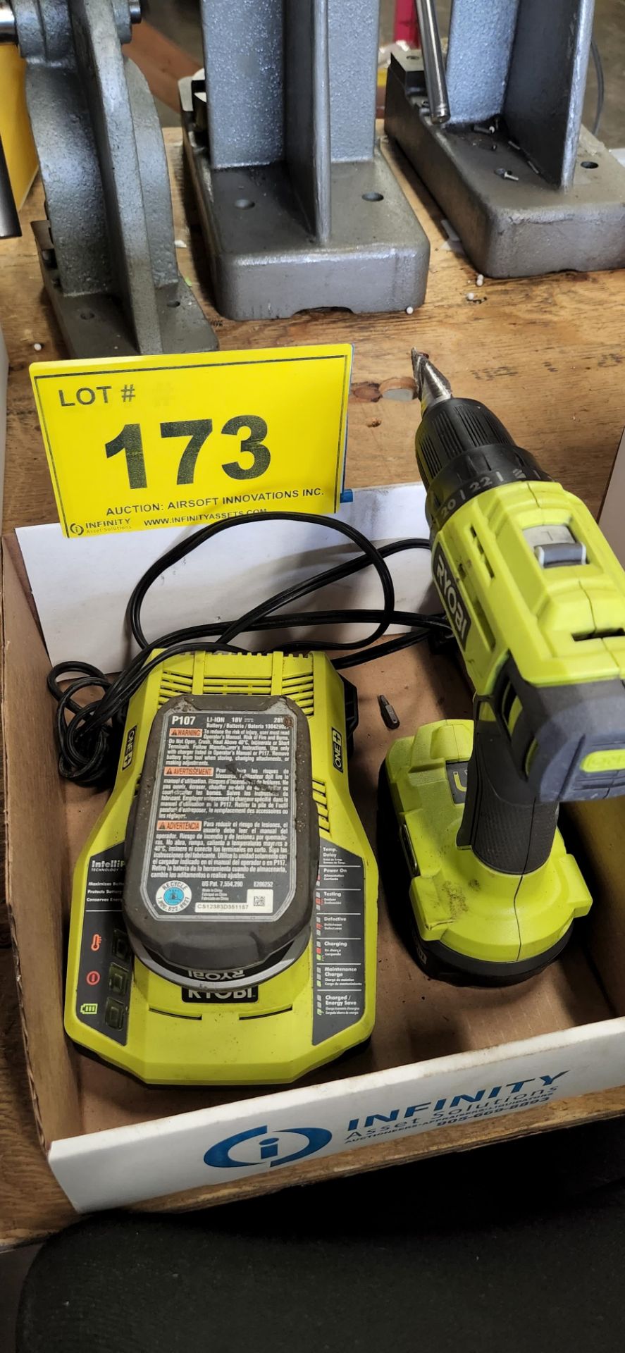 RYOBI 18V CORDLESS DRILL W/ CHARGER AND EXTRA BATTERY