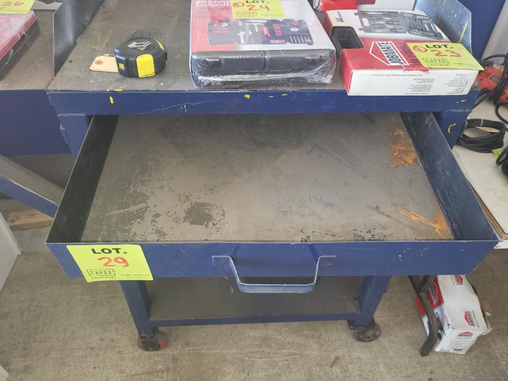 Working Metal Table On Wheels - Image 2 of 2