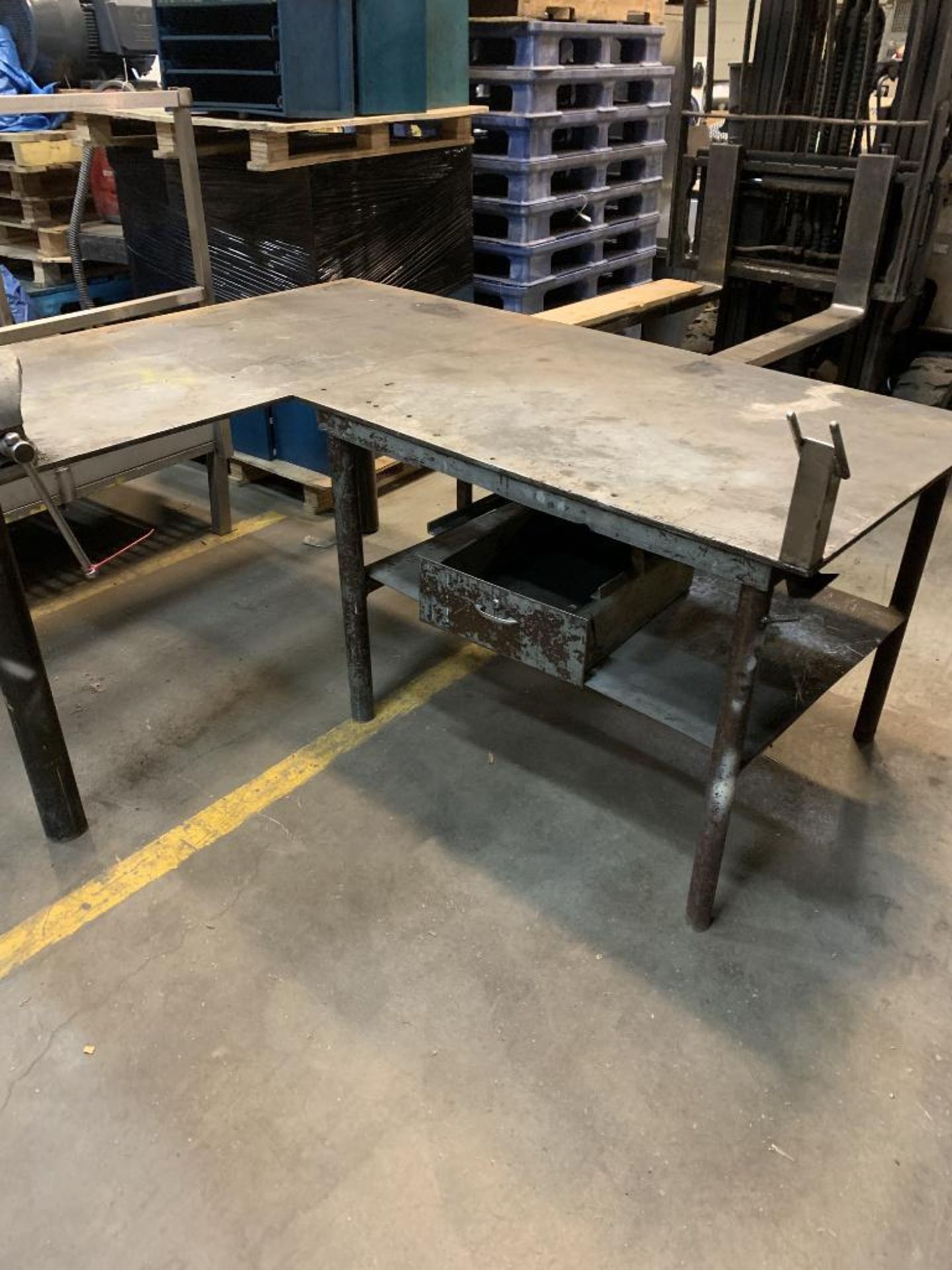 Steel Welding L-Shape Table W/6 Inch Vise
