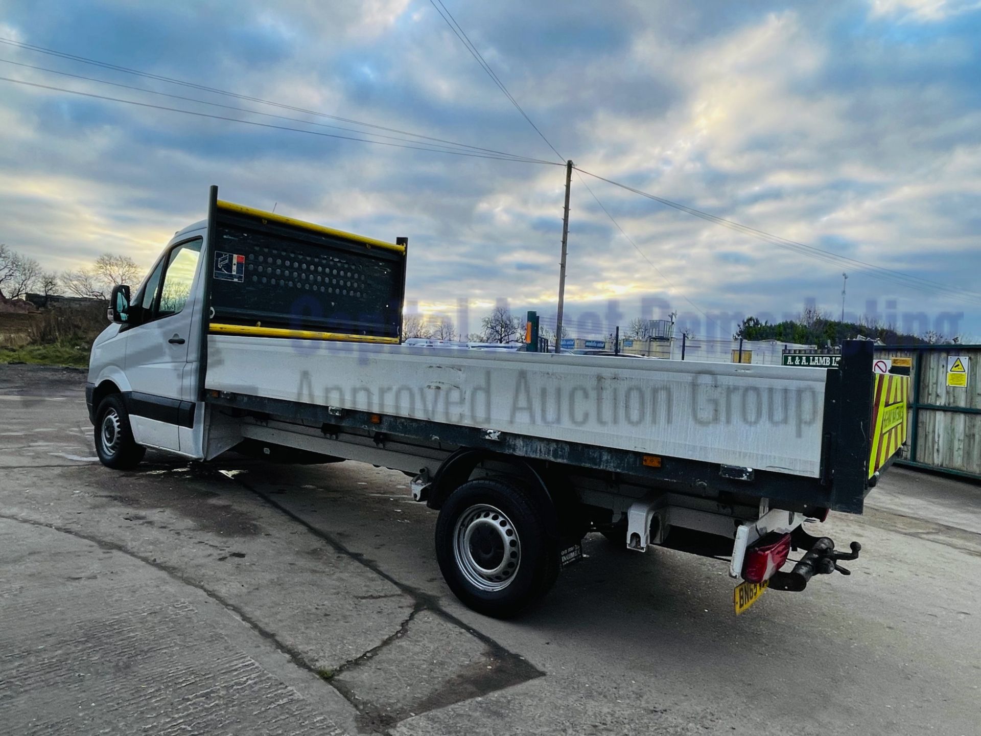 VOLKSWAGEN CRAFTER CR35 *LWB - DROPSIDE TRUCK* (2016 MODEL) '2.0 TDI - 136 BHP - 6 SPEED' (1 OWNER) - Image 9 of 36