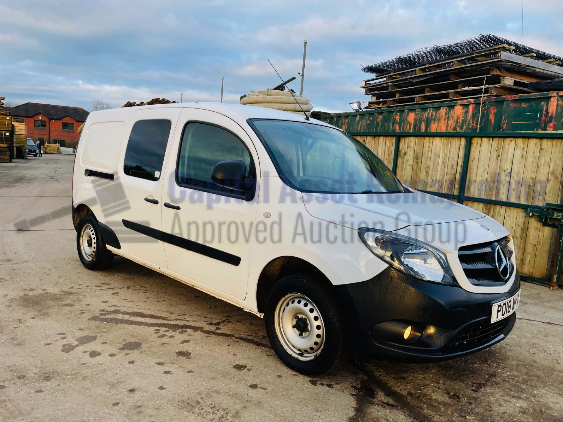 (On Sale) MERCEDES CITAN 109 CDI *XLWB - 5 SEATER CREW VAN* (2018 - EURO 6) 'STOP/START' (1 OWNER) - Image 13 of 40