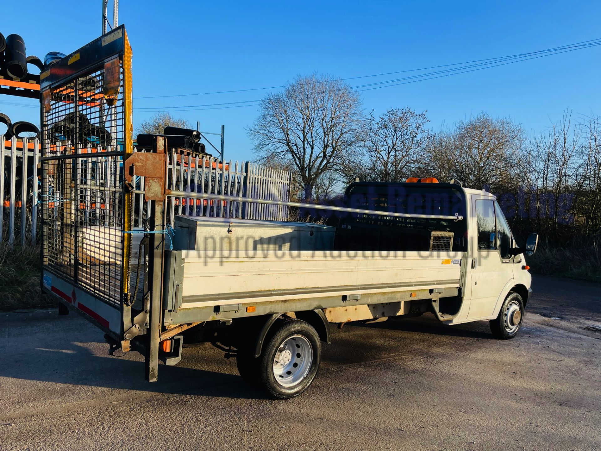 (On Sale) FORD TRANSIT RWD *LWB - DROPSIDE TRUCK* (2006) '2.4 TDCI - 115 BHP' *EX COUNCIL* (57,000K) - Image 9 of 32