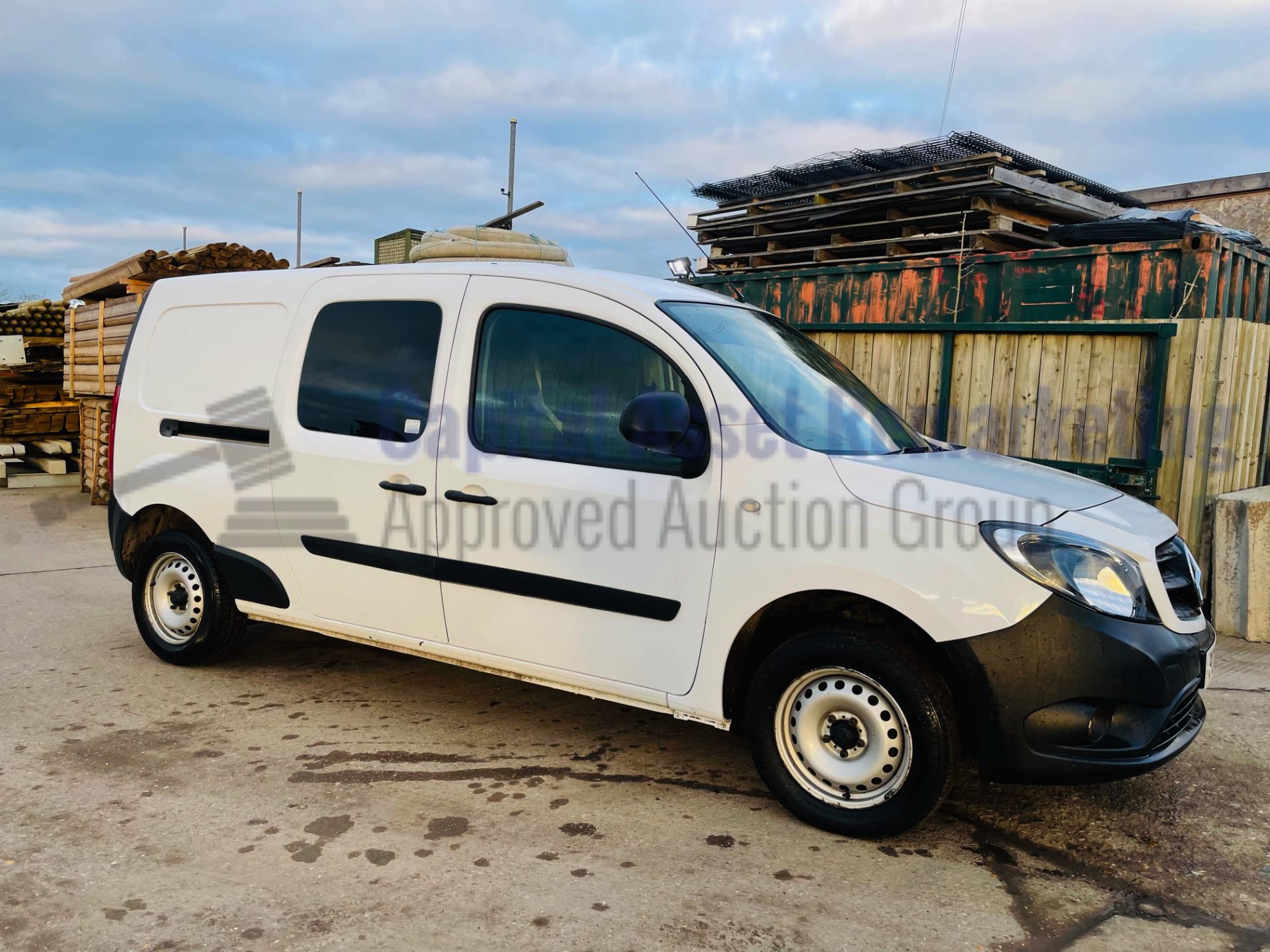 (On Sale) MERCEDES CITAN 109 CDI *XLWB - 5 SEATER CREW VAN* (2018 - EURO 6) 'STOP/START' (1 OWNER) - Image 11 of 40