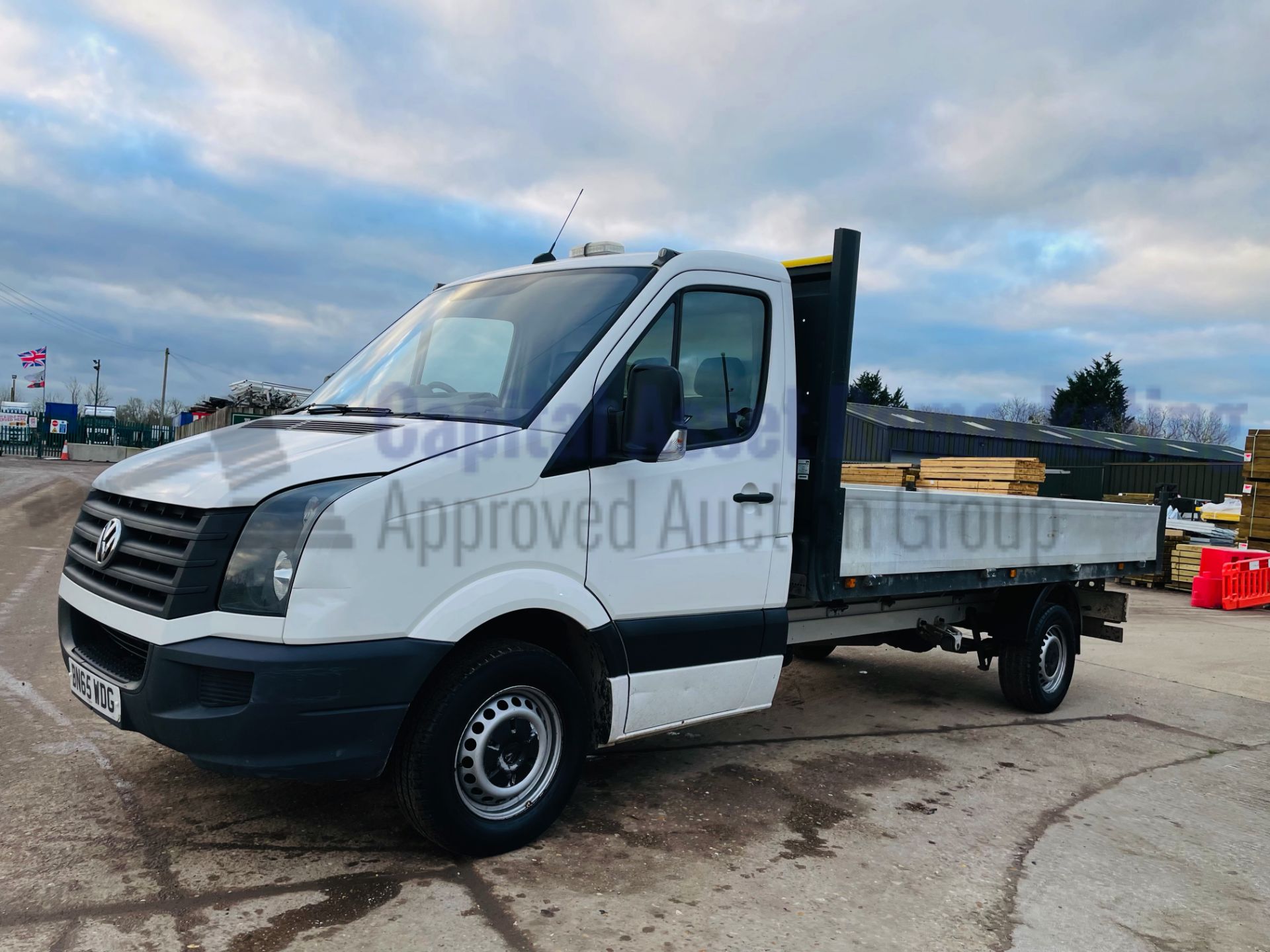 VOLKSWAGEN CRAFTER CR35 *LWB - DROPSIDE TRUCK* (2016 MODEL) '2.0 TDI - 136 BHP - 6 SPEED' (1 OWNER) - Image 6 of 36