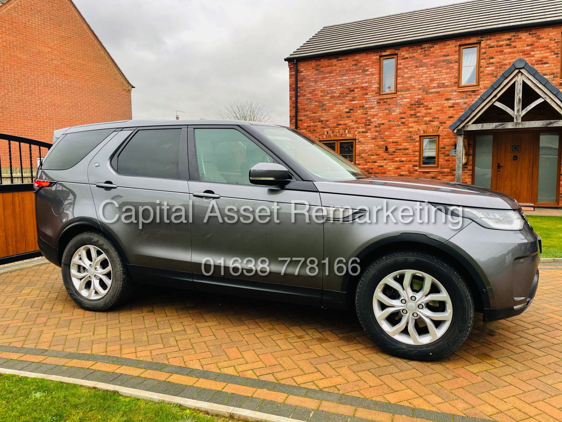 (ON SALE) LAND ROVER DISCOVERY "SE" 7 SEATER (19 REG) 1 OWNER -BIG SPEC -ELEC SEATS -APPLE PLAY- NAV - Image 7 of 35