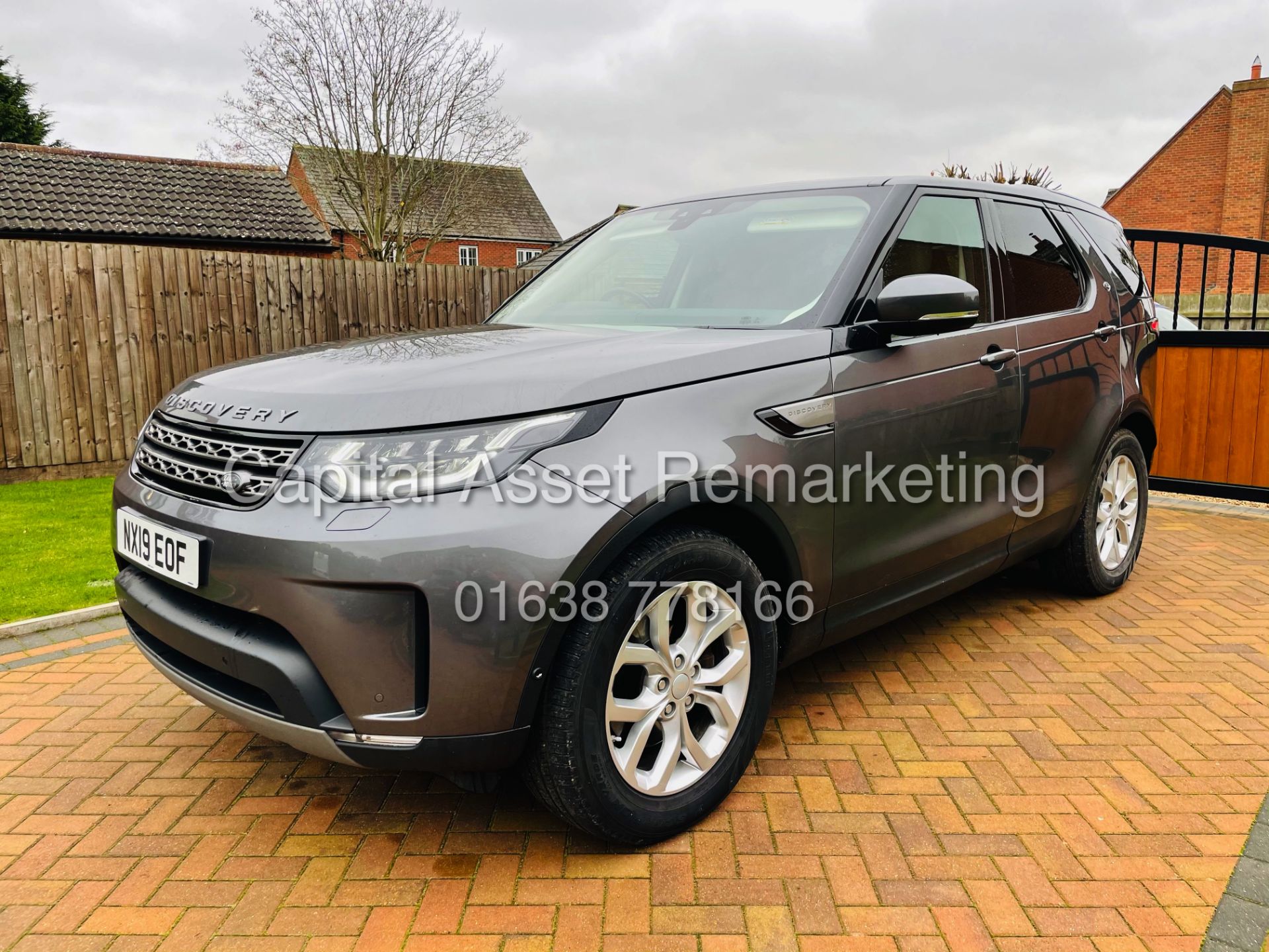 (ON SALE) LAND ROVER DISCOVERY "SE" 7 SEATER (19 REG) 1 OWNER -BIG SPEC -ELEC SEATS -APPLE PLAY- NAV - Image 3 of 35