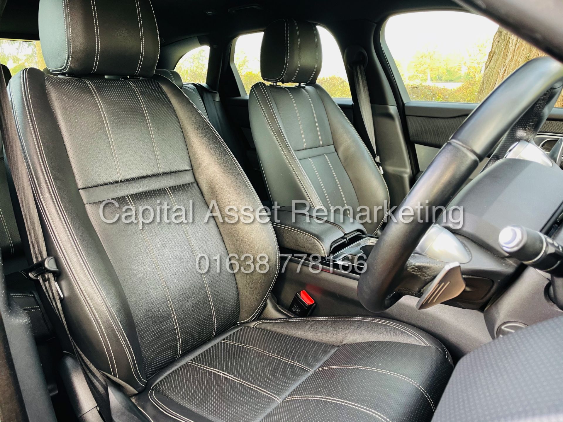 (ON SALE) RANGE ROVER VELAR "R-DYNAMIC S (2019 MODEL) 1 KEEPER - HUGE SPEC - SAT NAV - DYNAMIC PACK - Image 13 of 36