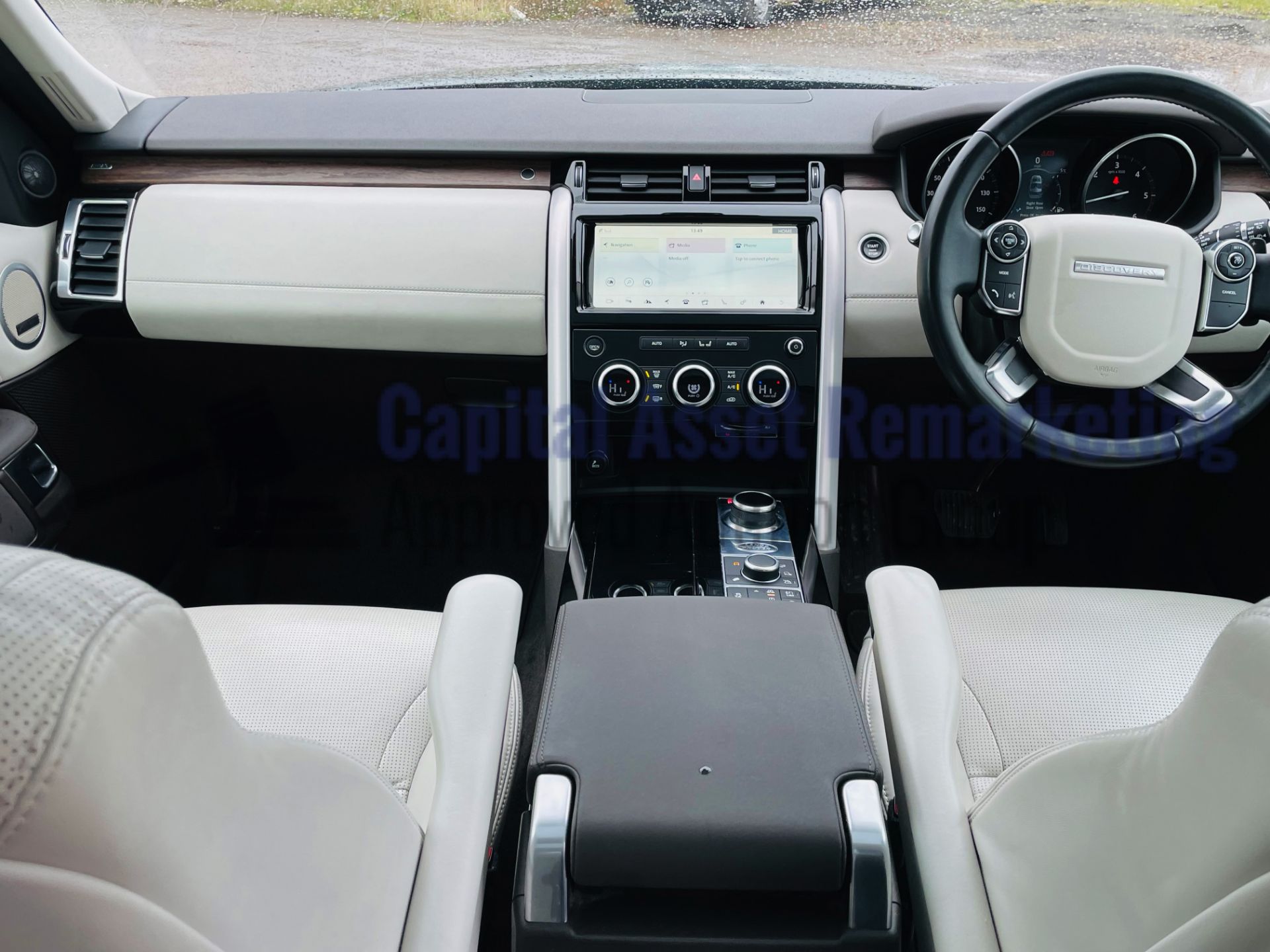 LAND ROVER DISCOVERY 5 *HSE EDITION* 7 SEATER SUV (2017 EURO 6) 8 SPEED AUTO - PAN ROOF *HUGE SPEC* - Image 38 of 64