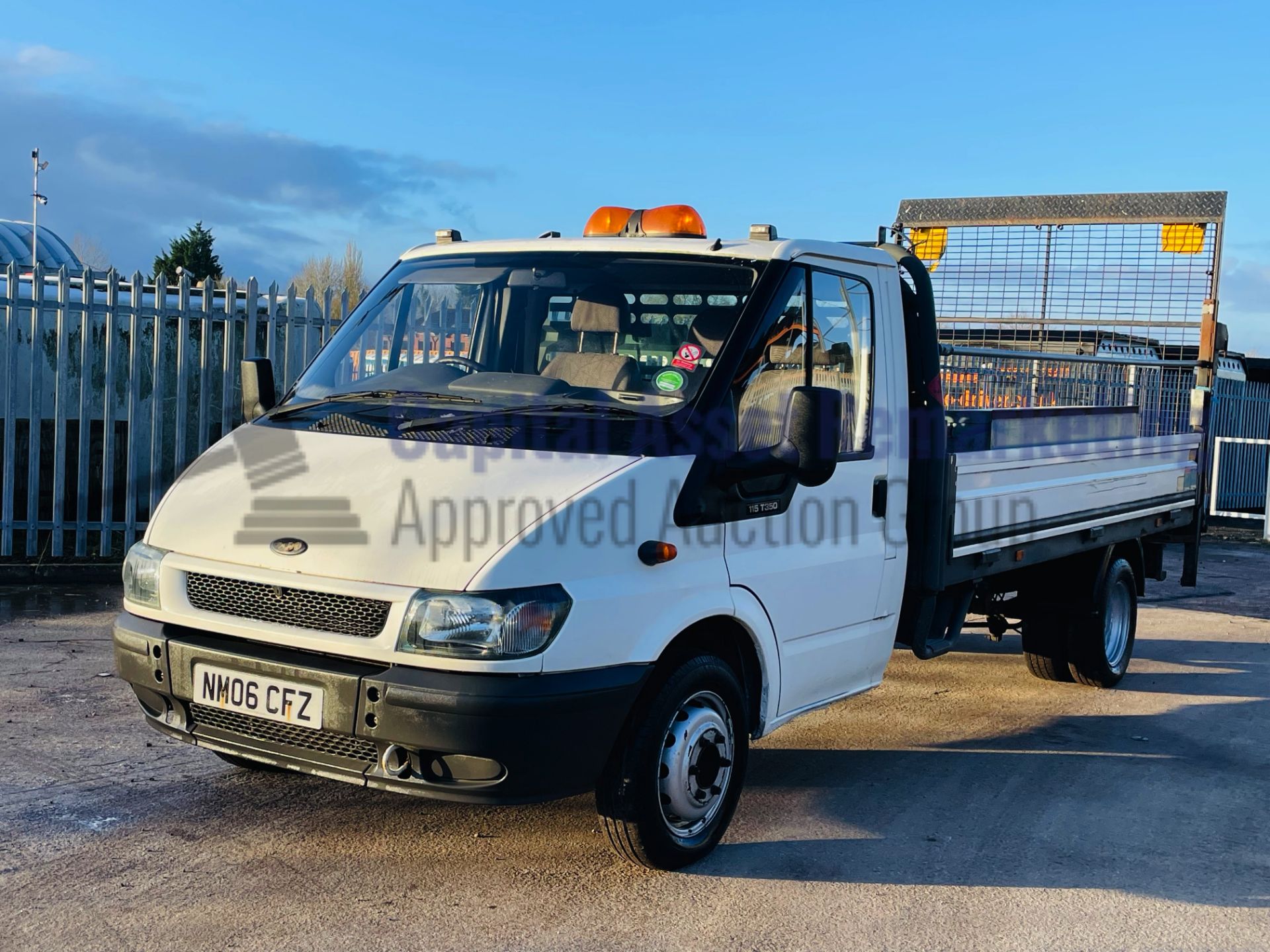 (On Sale) FORD TRANSIT RWD *LWB - DROPSIDE TRUCK* (2006) '2.4 TDCI - 115 BHP' *EX COUNCIL* (57,000K) - Image 2 of 32