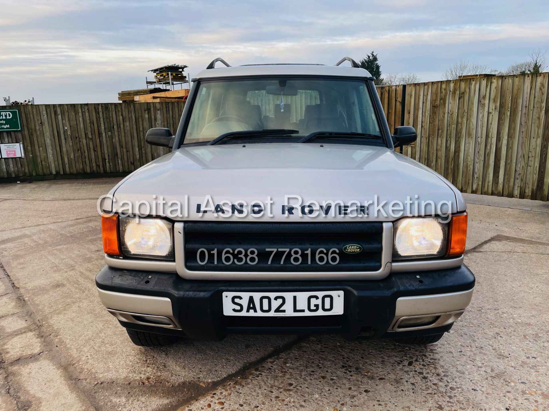 (On Sale) LAND ROVER DISCOVERY TD5 "GREAT SPEC" LEATHER - ELECTRIC SEATS - HEATED SEATS - SUN ROOFS - Image 4 of 22