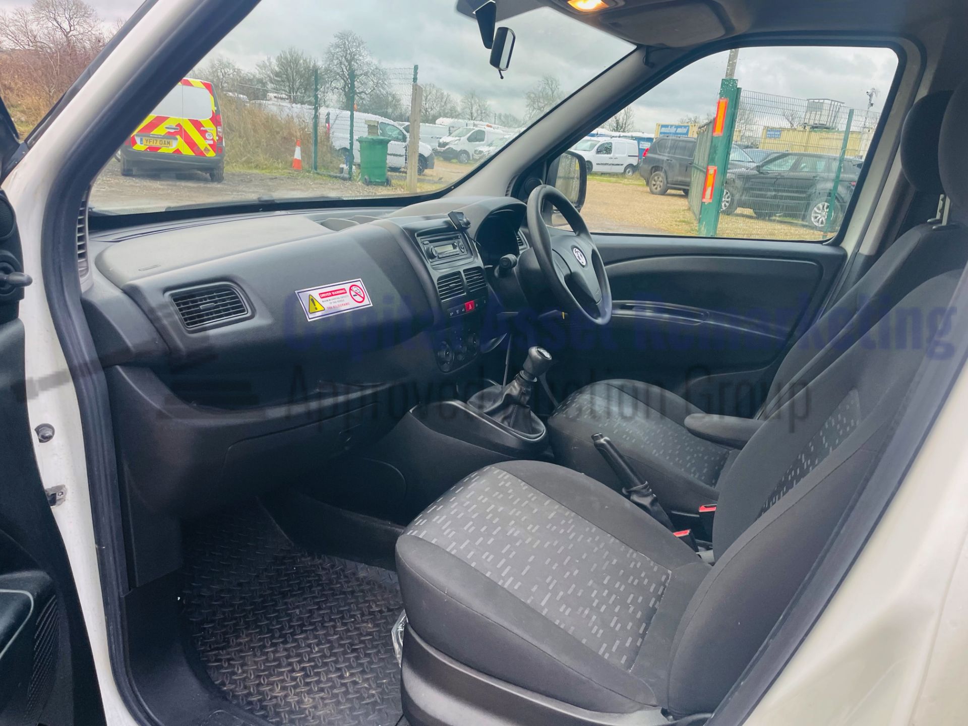 (On Sale) VAUXHALL COMBO 2300 *SWB - PANEL VAN* (2016) '1.6 CDTI -105 BHP- 6 SPEED' *AIR CON* - Image 20 of 35