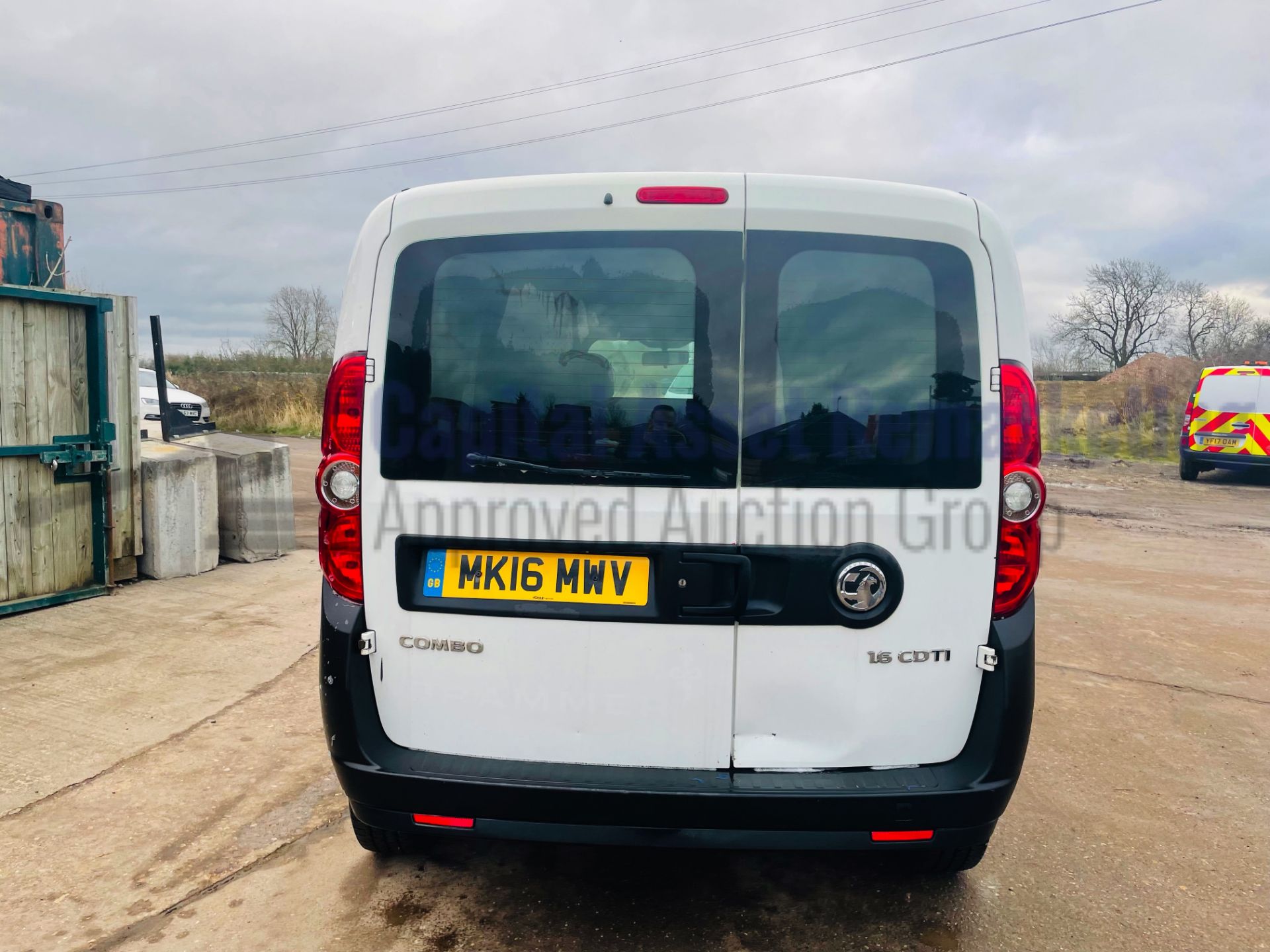 (On Sale) VAUXHALL COMBO 2300 *SWB - PANEL VAN* (2016) '1.6 CDTI -105 BHP- 6 SPEED' *AIR CON* - Image 7 of 35