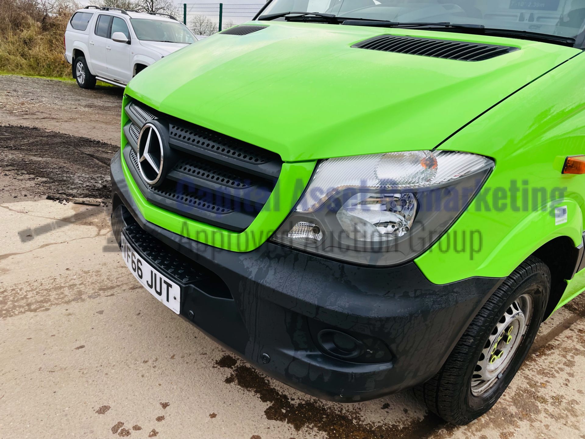 (On Sale) MERCEDES-BENZ SPRINTER 313 CDI *FRIDGE / FREEZER BOX* (2017 - EURO 6) *OVER-NIGHT STANDBY* - Image 16 of 38