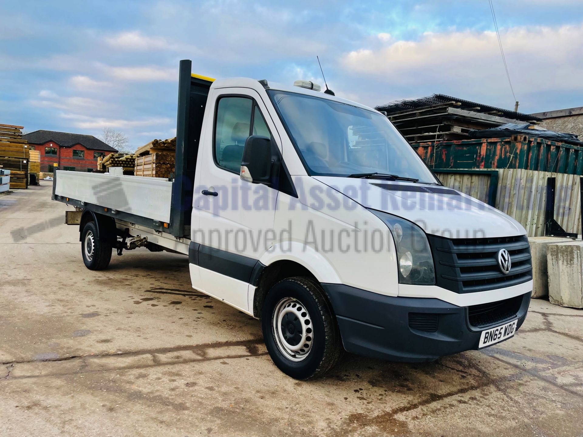 VOLKSWAGEN CRAFTER CR35 *LWB - DROPSIDE TRUCK* (2016 MODEL) '2.0 TDI - 136 BHP - 6 SPEED' (1 OWNER) - Image 3 of 36