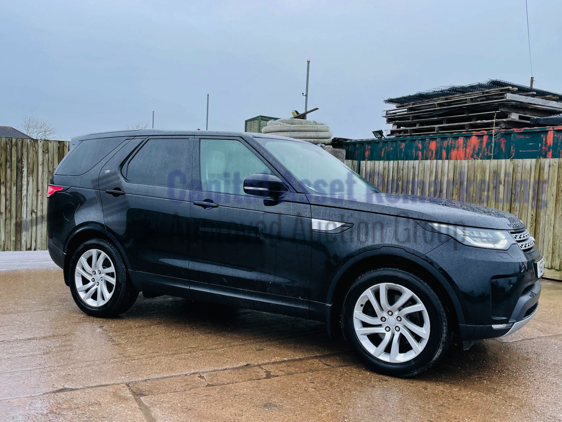 LAND ROVER DISCOVERY 5 *HSE EDITION* 7 SEATER SUV (2017 EURO 6) 8 SPEED AUTO - PAN ROOF *HUGE SPEC* - Image 2 of 64