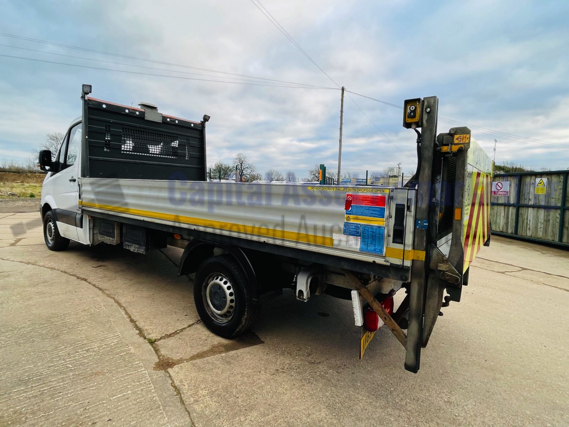 MERCEDES-BENZ SPRINTER 316 CDI *LWB - DROPSIDE* (2016 MODEL) '160 BHP - 6 SPEED' *TAIL-LIFT* - Image 5 of 36