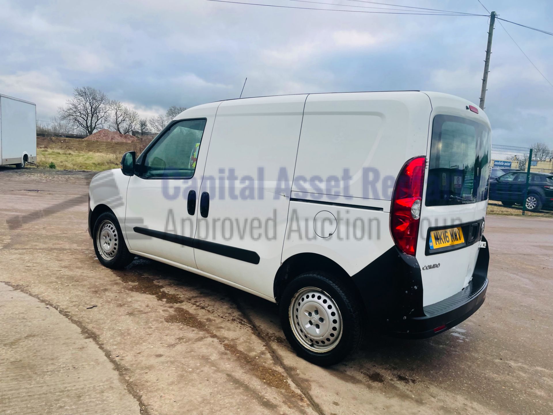 (On Sale) VAUXHALL COMBO 2300 *SWB - PANEL VAN* (2016) '1.6 CDTI -105 BHP- 6 SPEED' *AIR CON* - Image 5 of 35