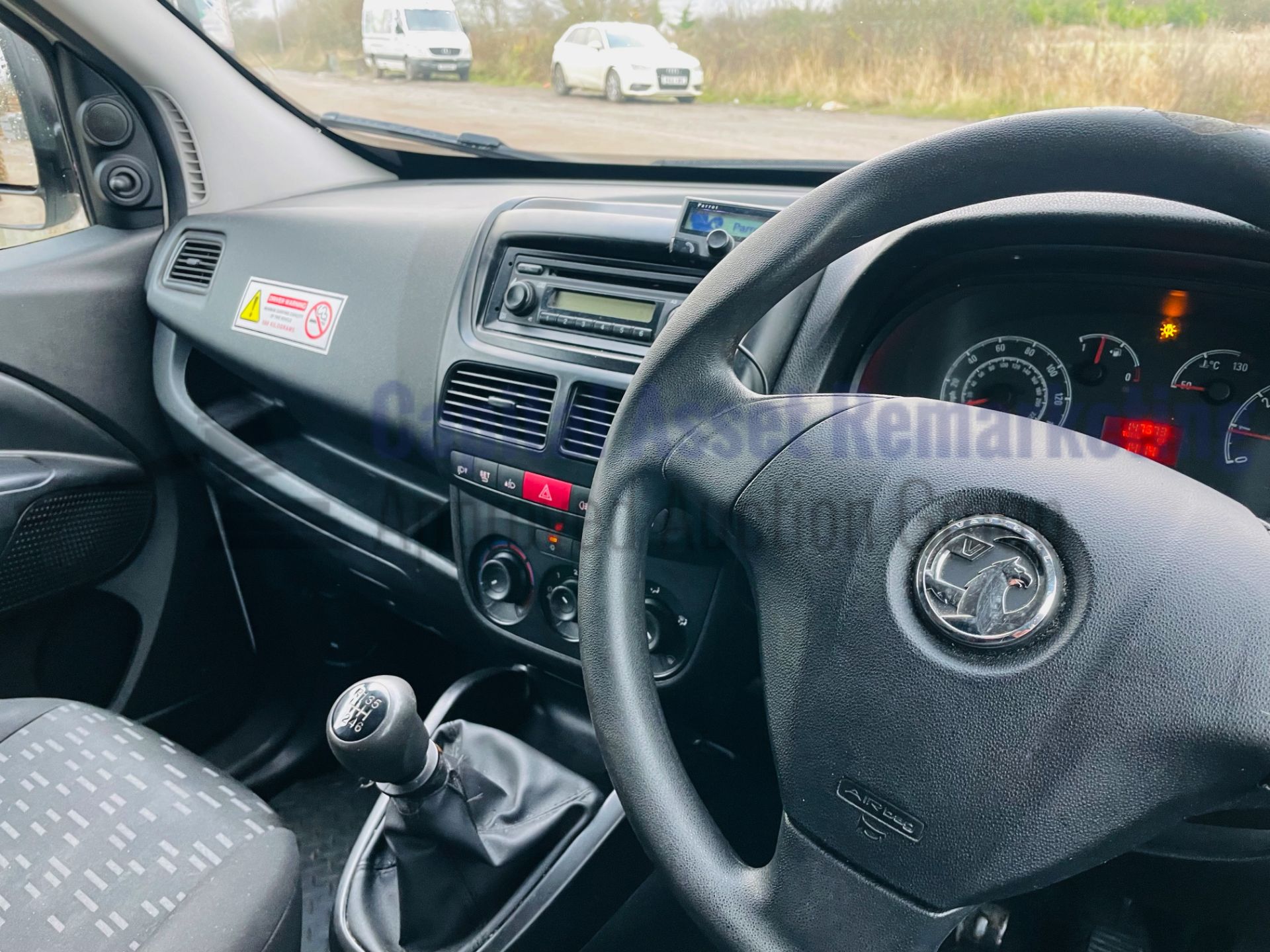 (On Sale) VAUXHALL COMBO 2300 *SWB - PANEL VAN* (2016) '1.6 CDTI -105 BHP- 6 SPEED' *AIR CON* - Image 27 of 35