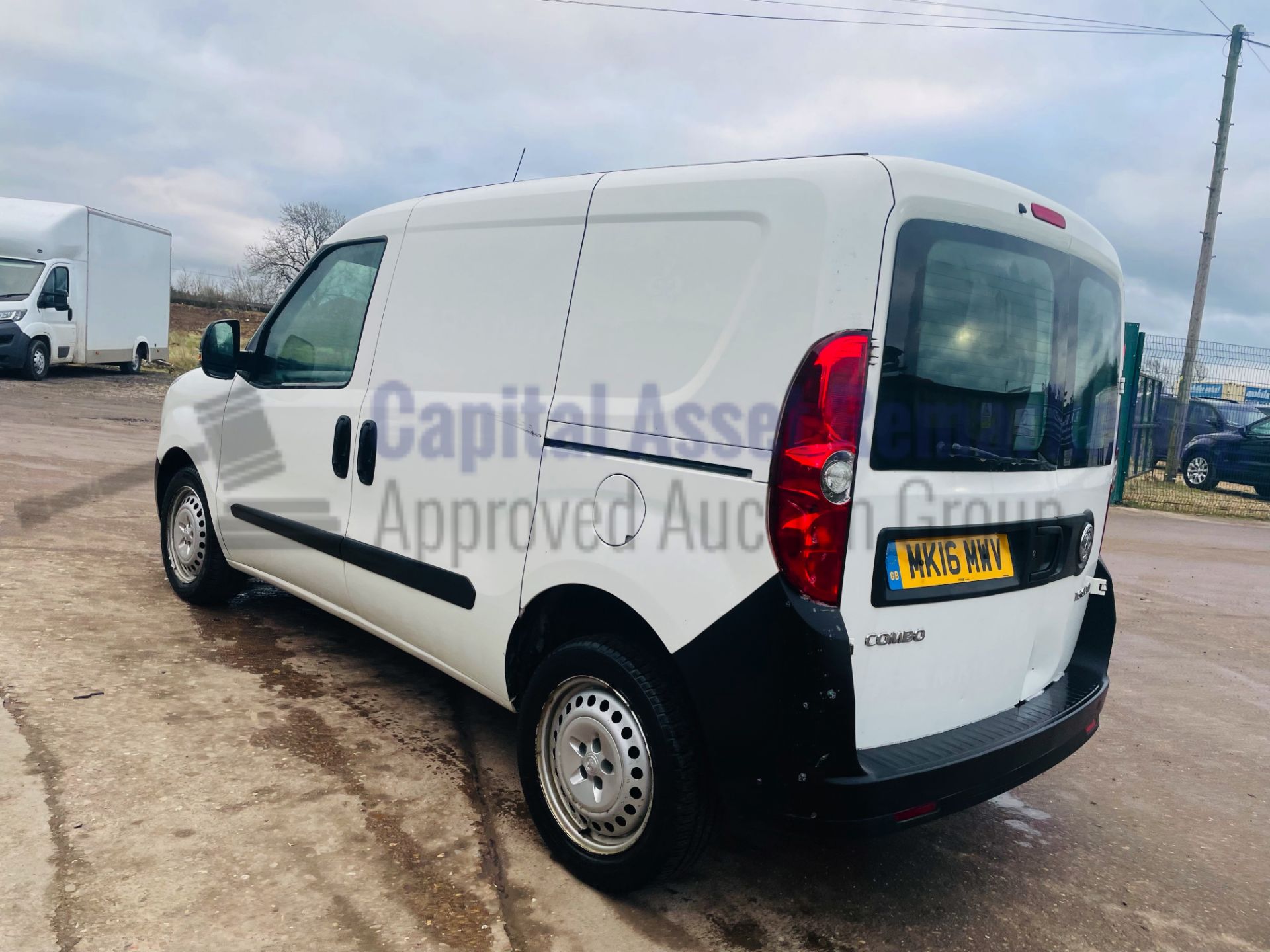 (On Sale) VAUXHALL COMBO 2300 *SWB - PANEL VAN* (2016) '1.6 CDTI -105 BHP- 6 SPEED' *AIR CON* - Image 6 of 35