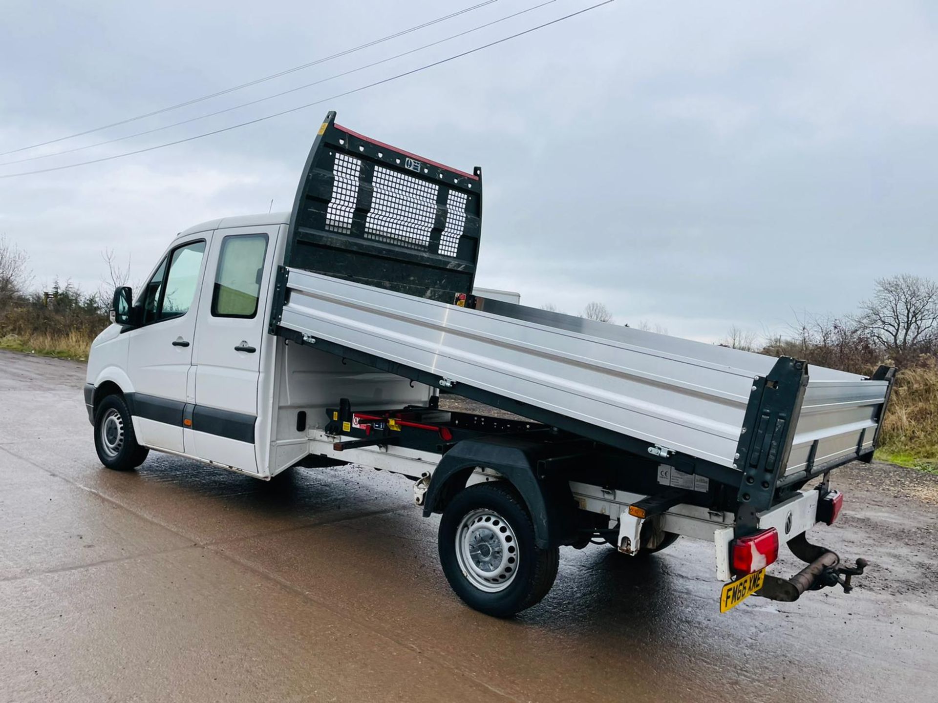 ON SALE VOLKSWAGEN CRAFTER CR35 2.0TDI D/CAB TIPPER TRUCK (2017 REG)- EURO 6 - ULEZ COMPLIANT - Image 12 of 31