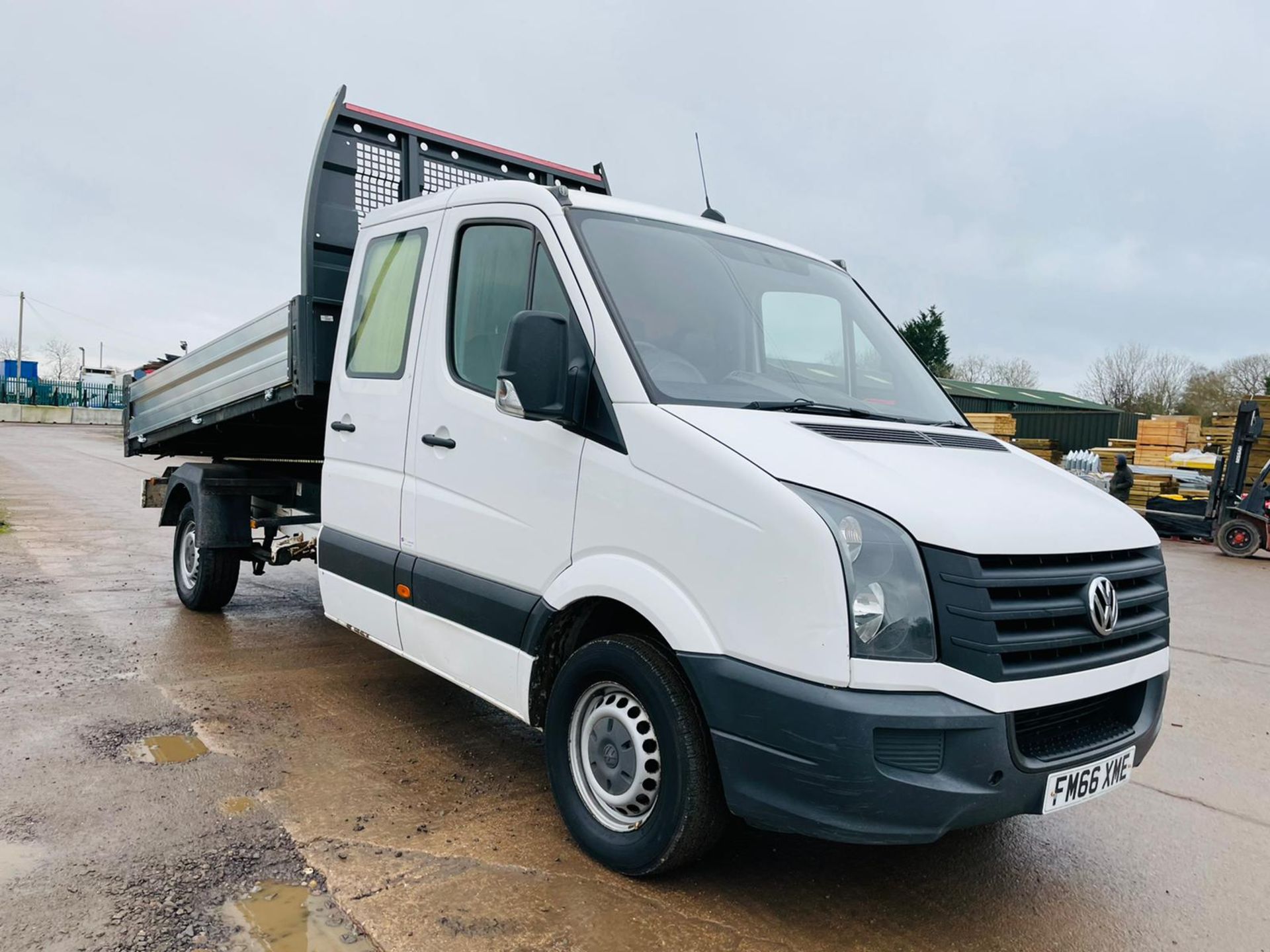 ON SALE VOLKSWAGEN CRAFTER CR35 2.0TDI D/CAB TIPPER TRUCK (2017 REG)- EURO 6 - ULEZ COMPLIANT - Image 8 of 31