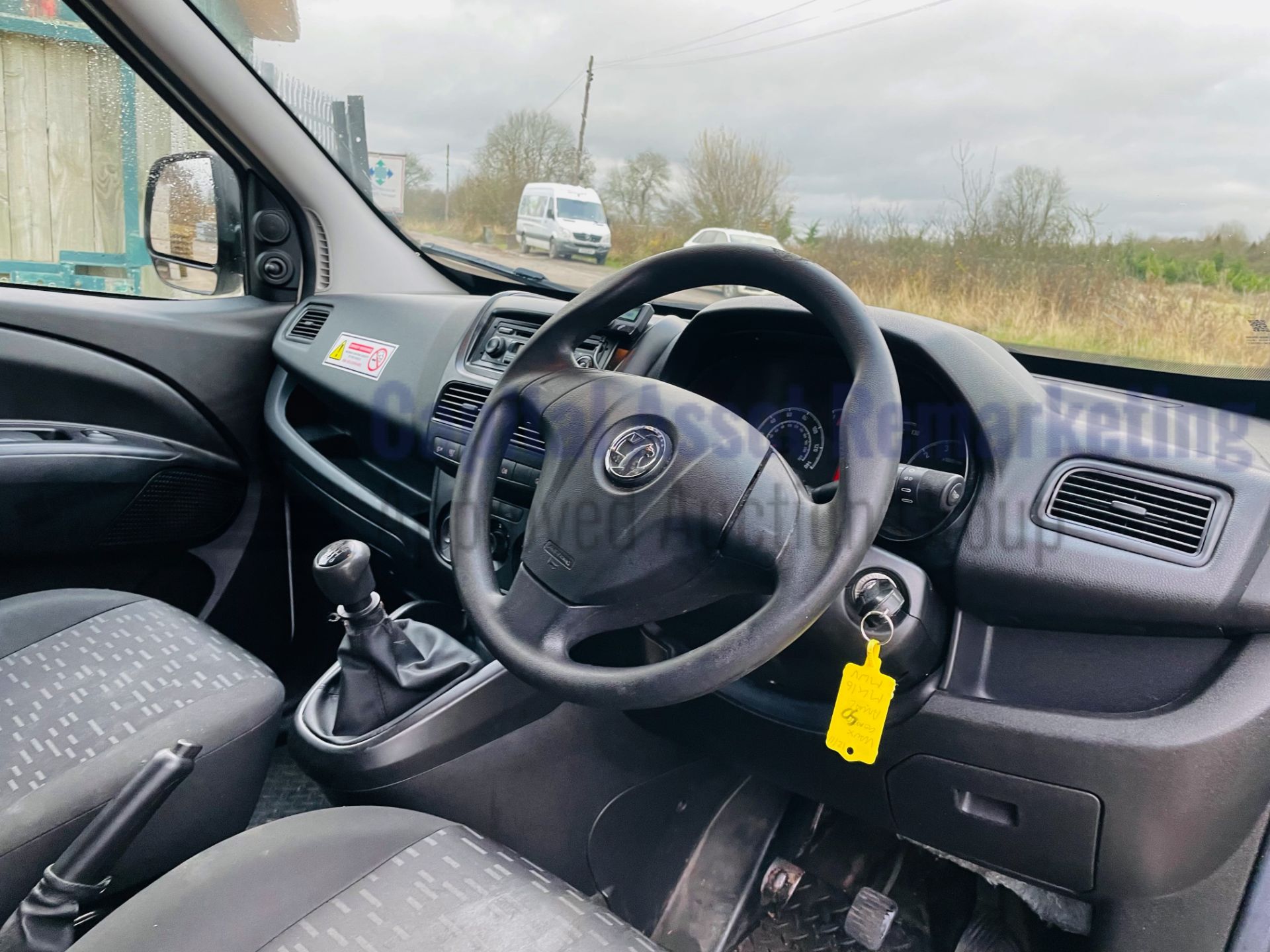 (On Sale) VAUXHALL COMBO 2300 *SWB - PANEL VAN* (2016) '1.6 CDTI -105 BHP- 6 SPEED' *AIR CON* - Image 26 of 35