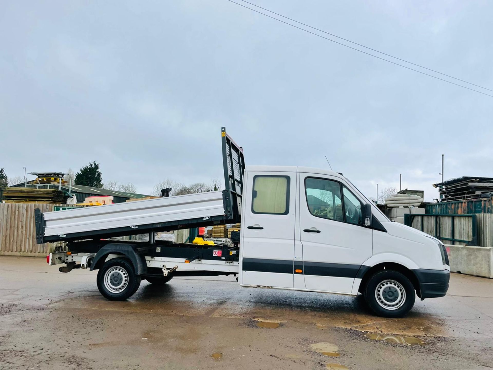 ON SALE VOLKSWAGEN CRAFTER CR35 2.0TDI D/CAB TIPPER TRUCK (2017 REG)- EURO 6 - ULEZ COMPLIANT - Image 23 of 31