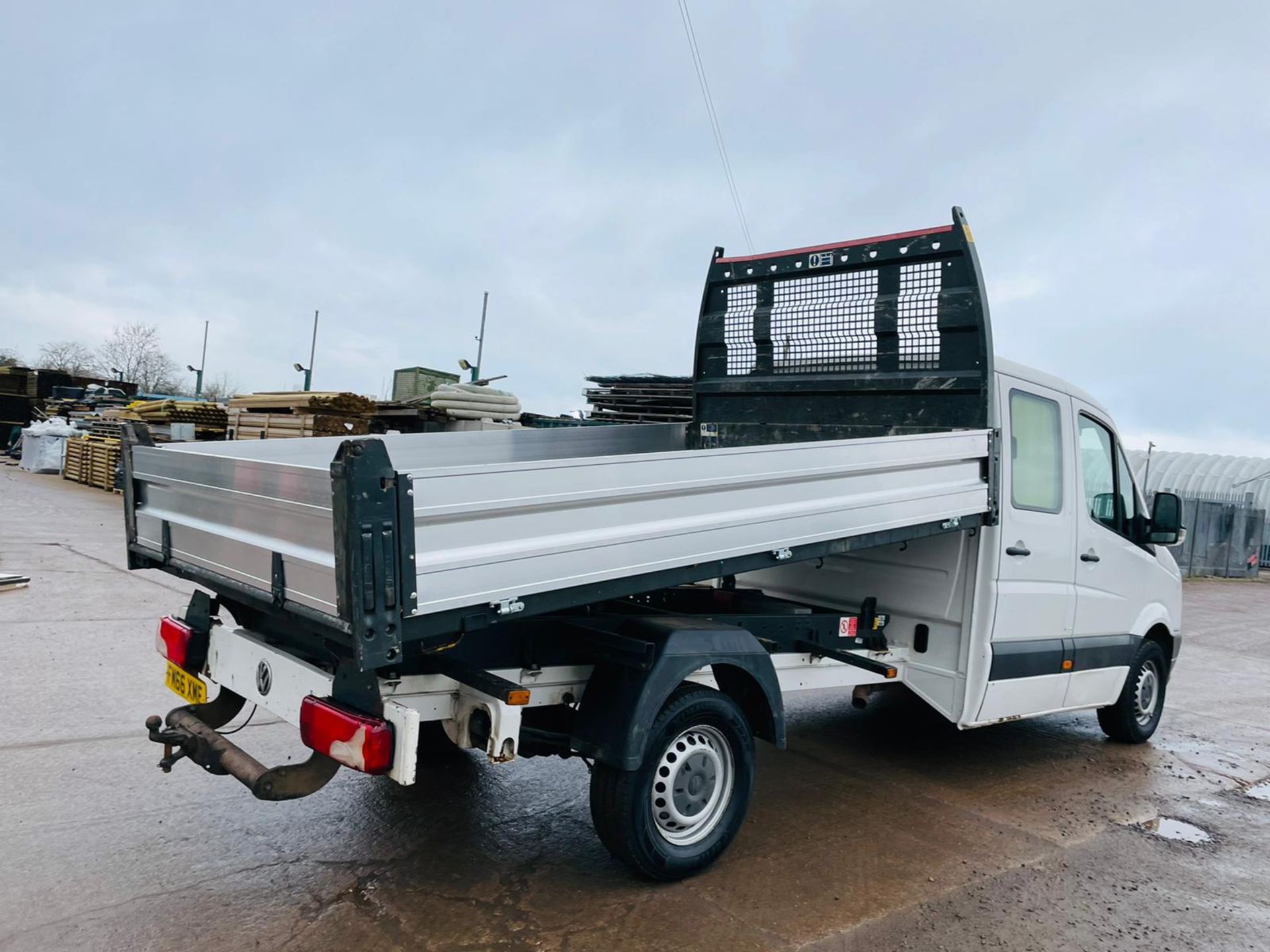 ON SALE VOLKSWAGEN CRAFTER CR35 2.0TDI D/CAB TIPPER TRUCK (2017 REG)- EURO 6 - ULEZ COMPLIANT - Image 14 of 31