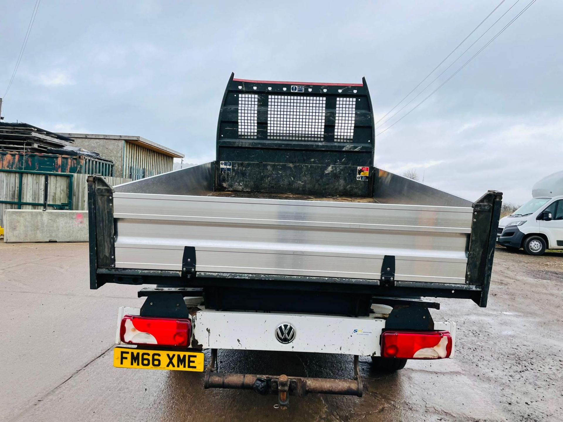 ON SALE VOLKSWAGEN CRAFTER CR35 2.0TDI D/CAB TIPPER TRUCK (2017 REG)- EURO 6 - ULEZ COMPLIANT - Image 11 of 31