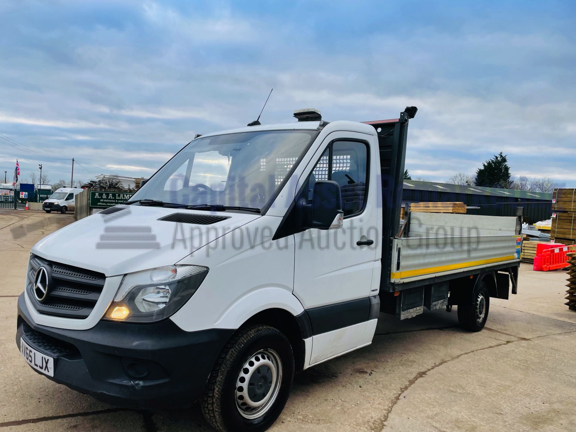 MERCEDES-BENZ SPRINTER 316 CDI *LWB - DROPSIDE* (2016 MODEL) '160 BHP - 6 SPEED' *TAIL-LIFT* - Image 3 of 36