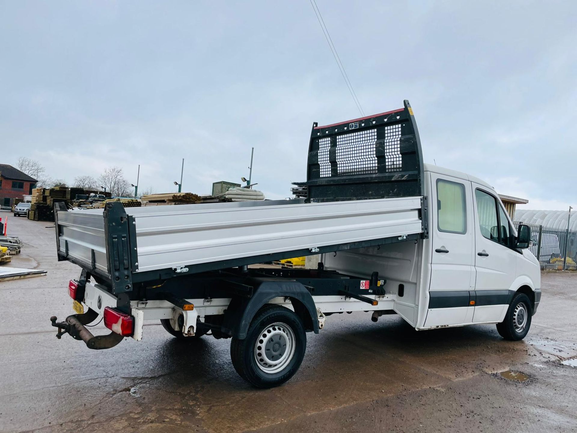 ON SALE VOLKSWAGEN CRAFTER CR35 2.0TDI D/CAB TIPPER TRUCK (2017 REG)- EURO 6 - ULEZ COMPLIANT - Image 10 of 31